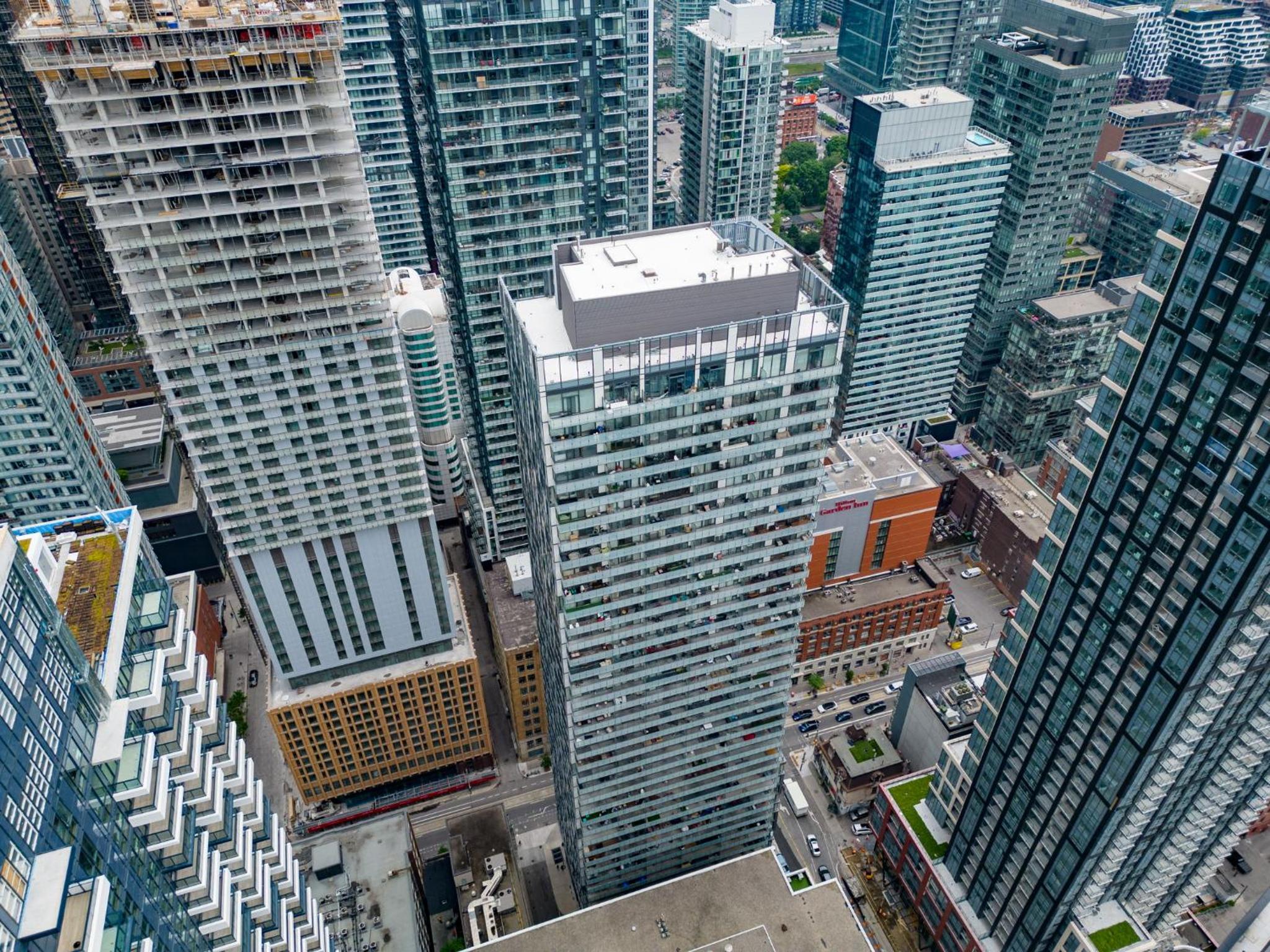 Bespoke 1BR Suite Entertainment District