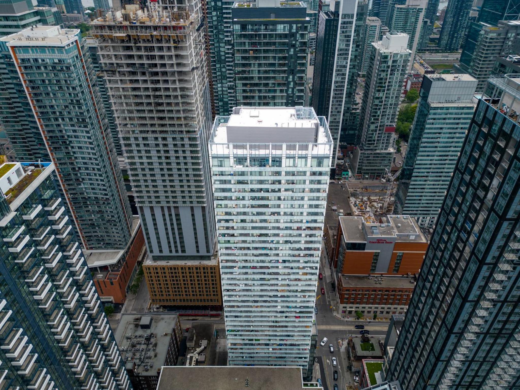 Bespoke 1BR Suite Entertainment District