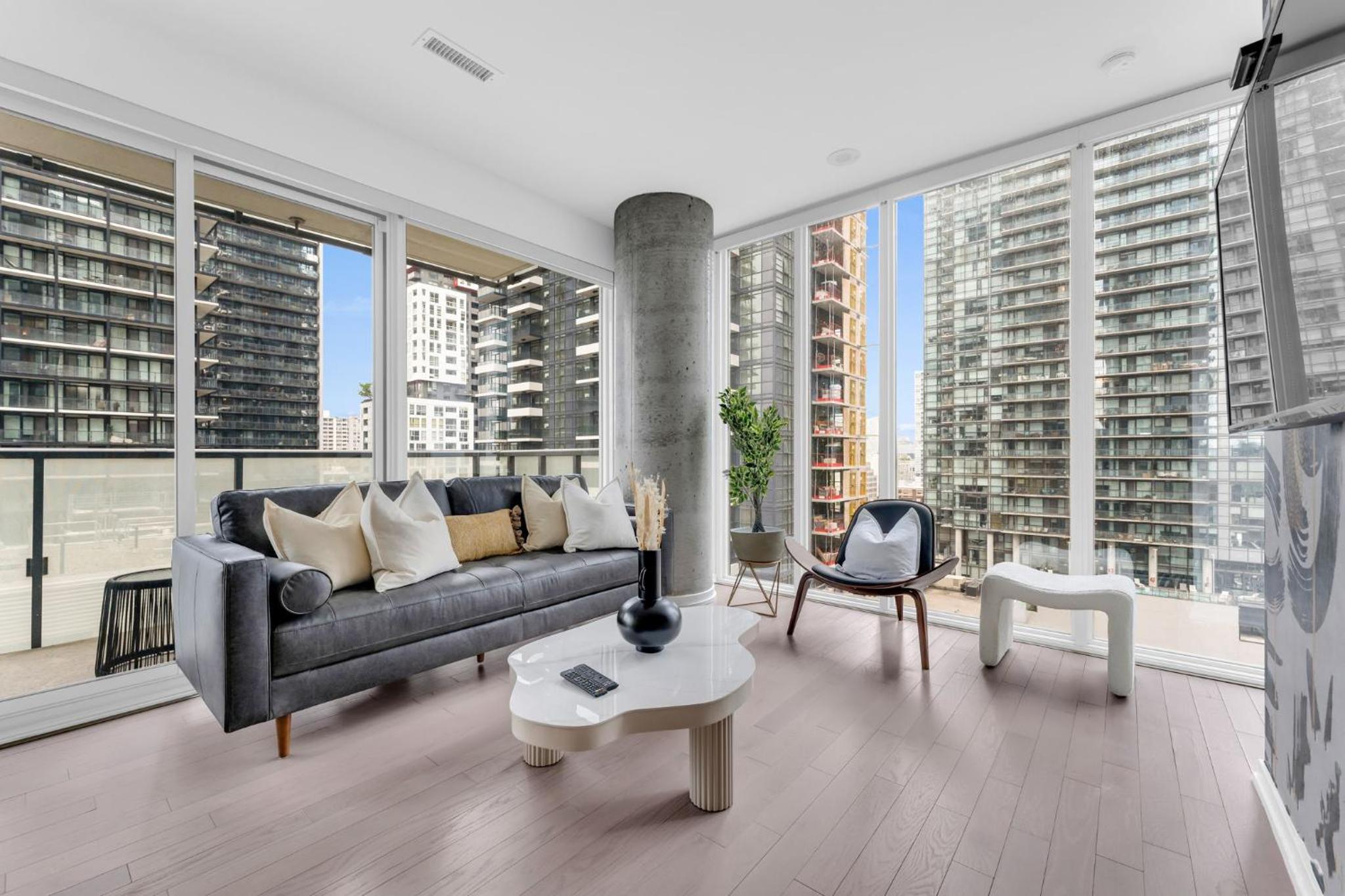 Bespoke 1BR Suite Entertainment District