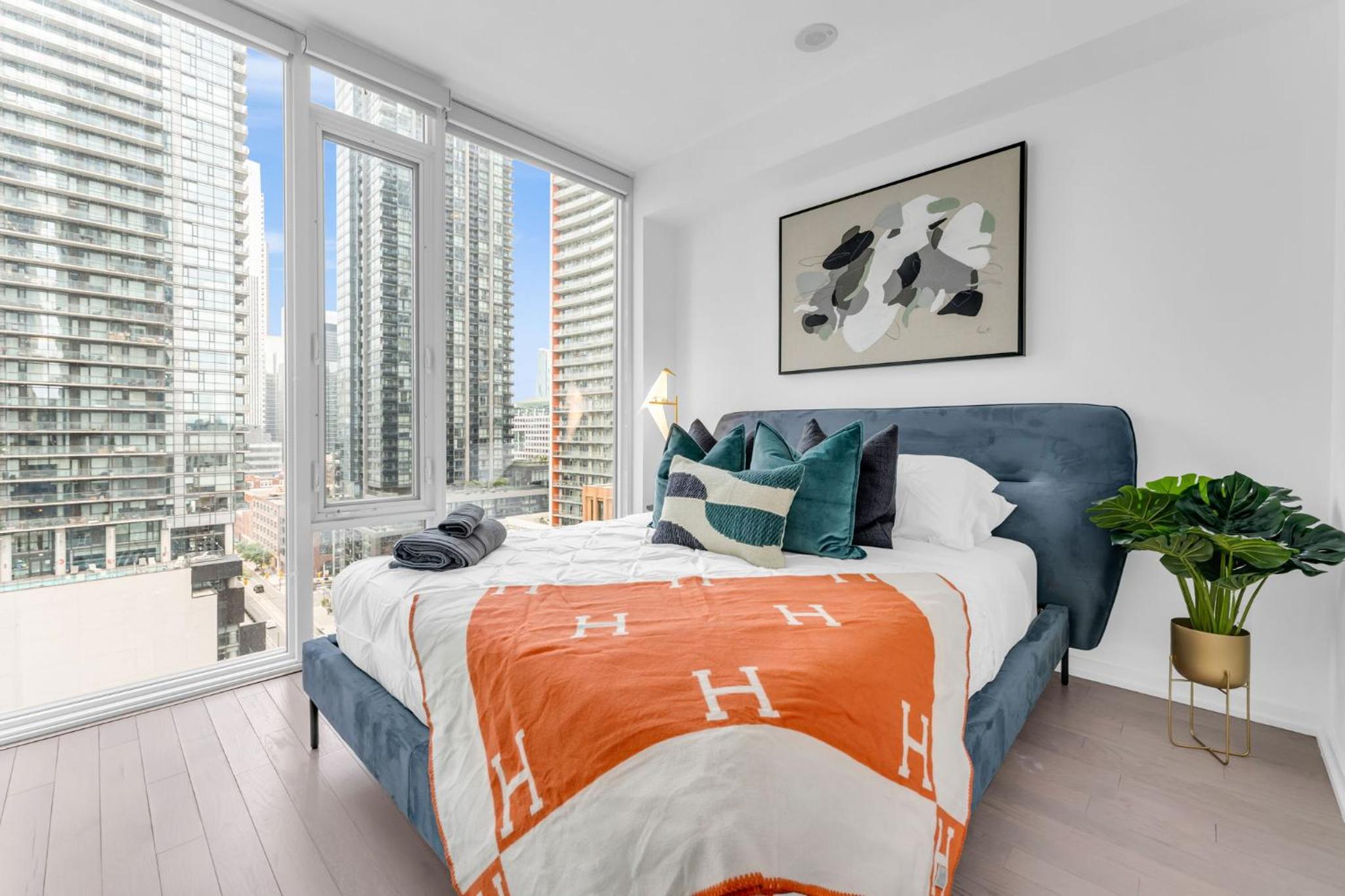 Bespoke 1BR Suite Entertainment District