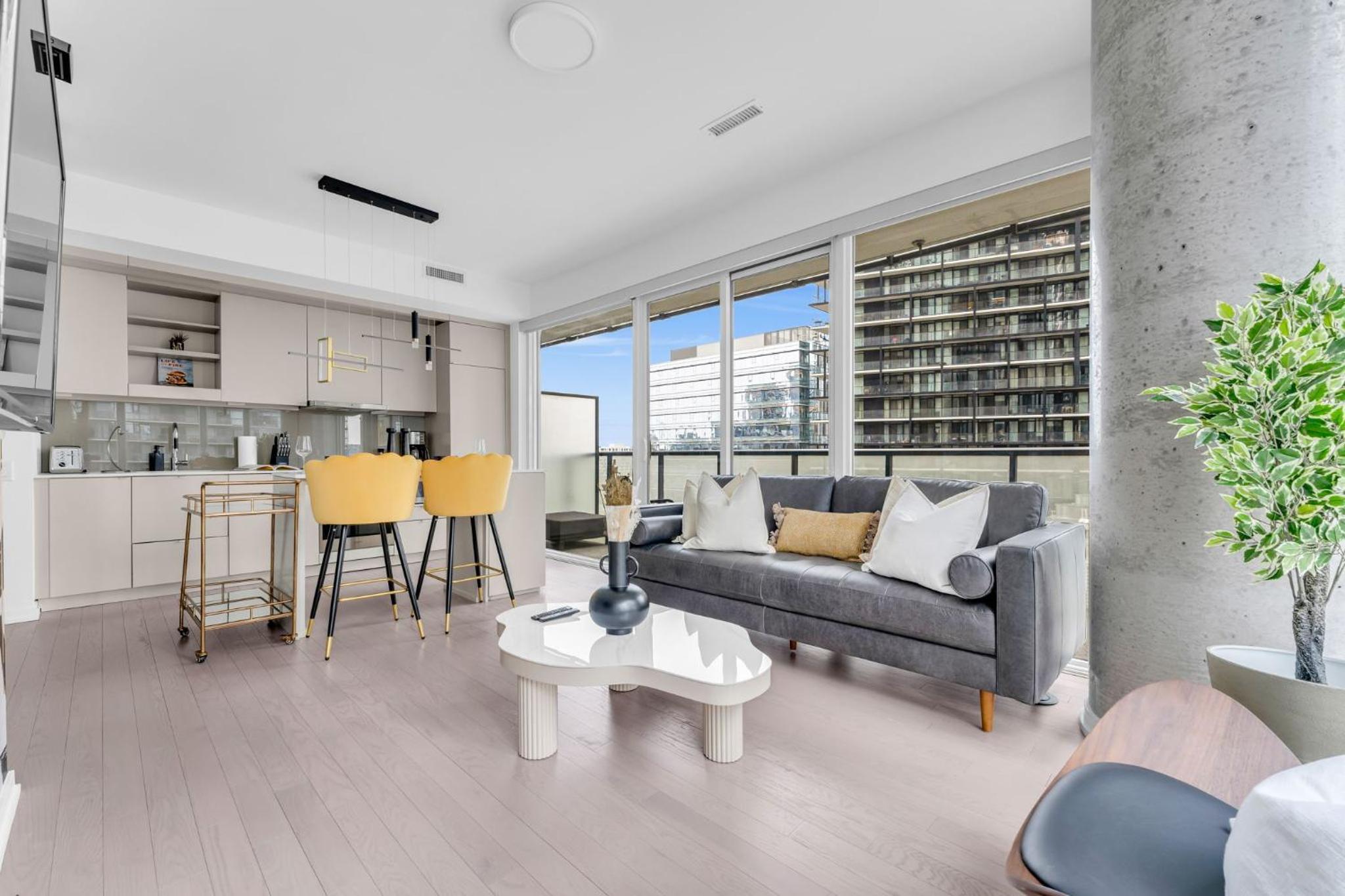 Bespoke 1BR Suite Entertainment District