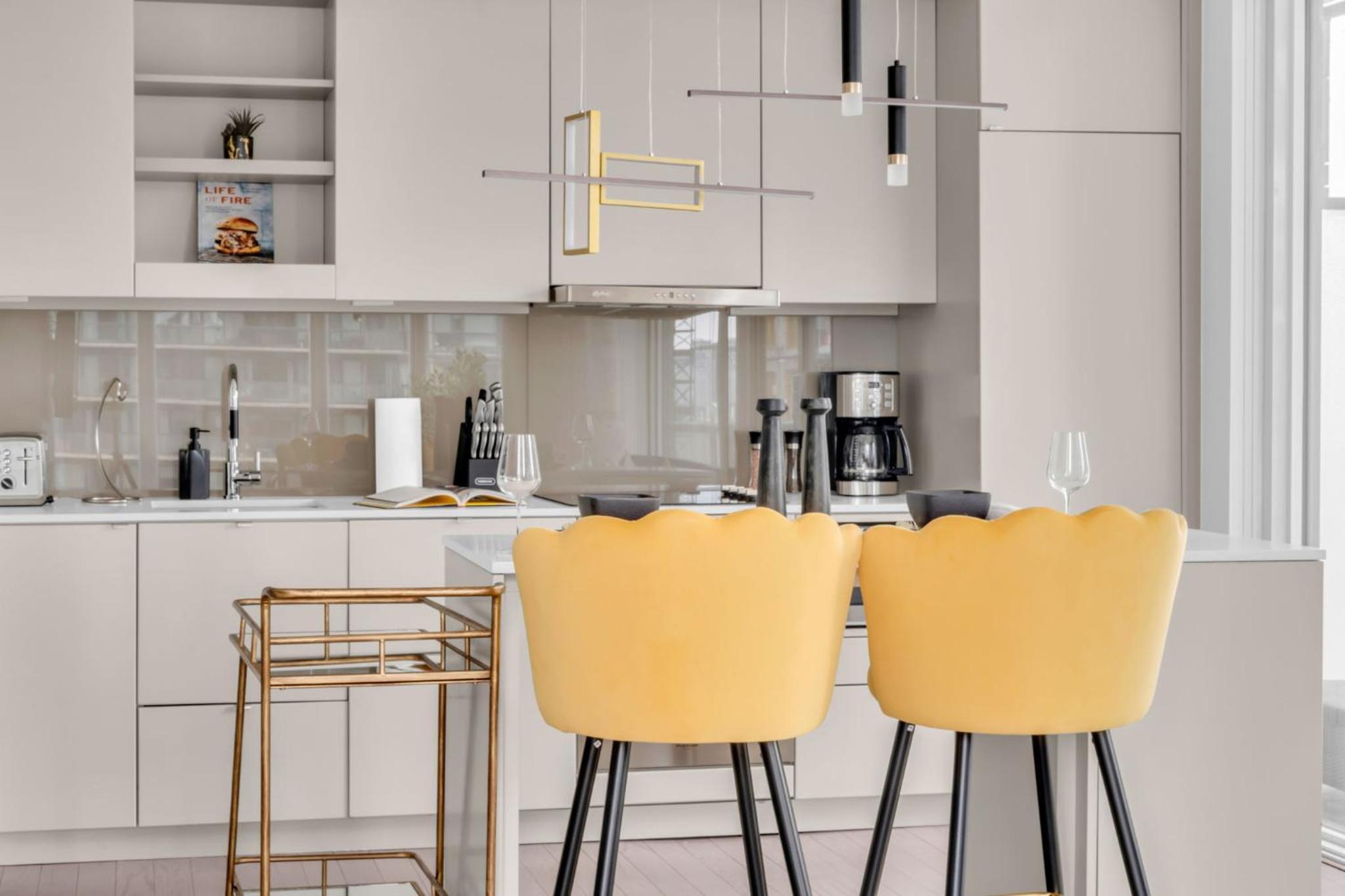 Bespoke 1BR Suite Entertainment District