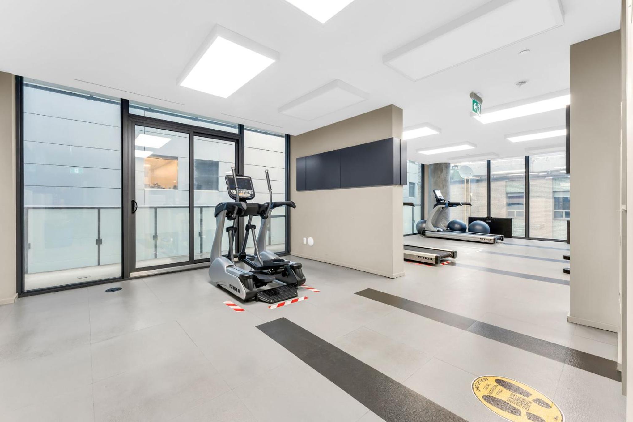 Bespoke 1BR Suite Entertainment District