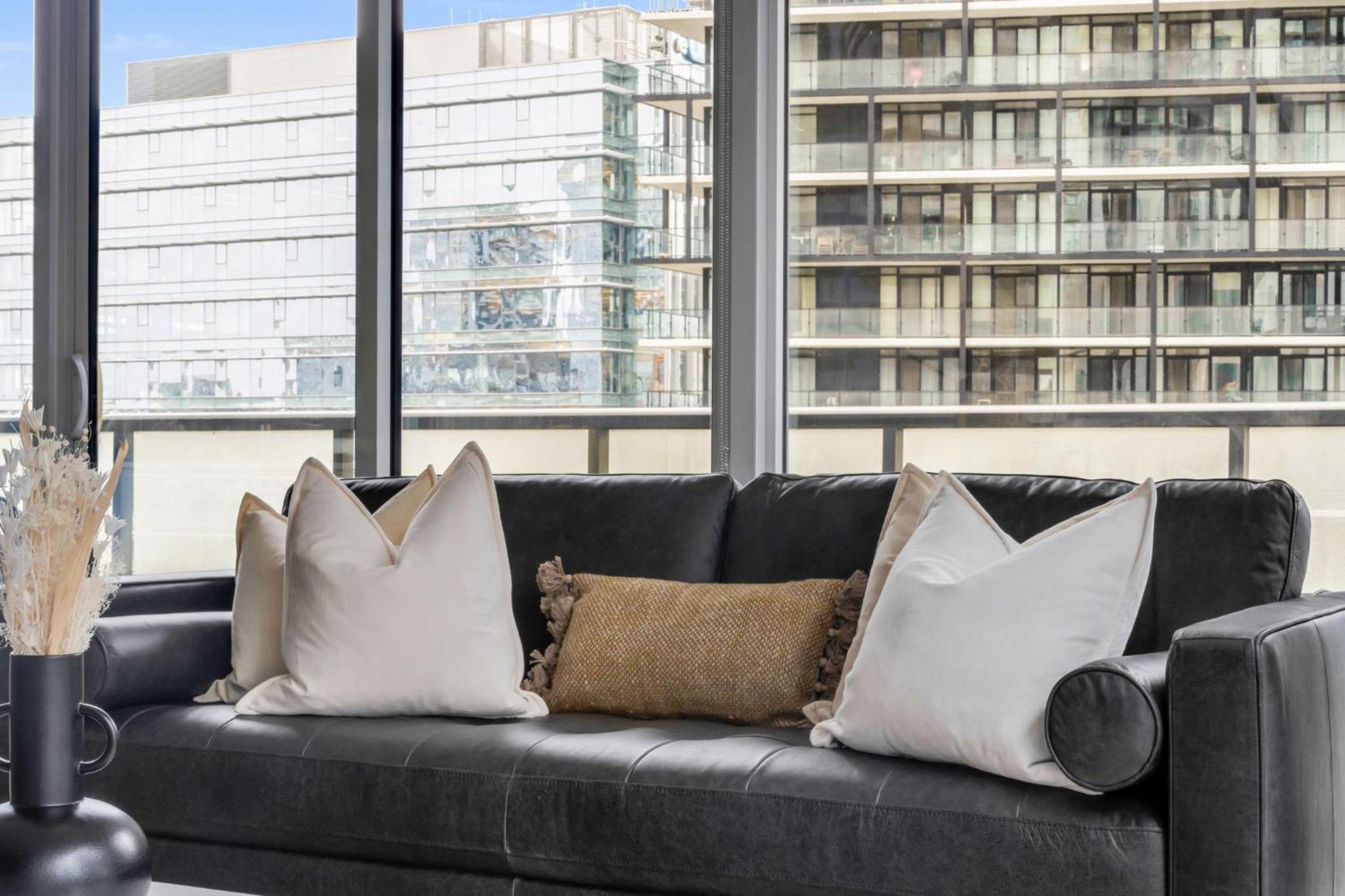 Bespoke 1BR Suite Entertainment District