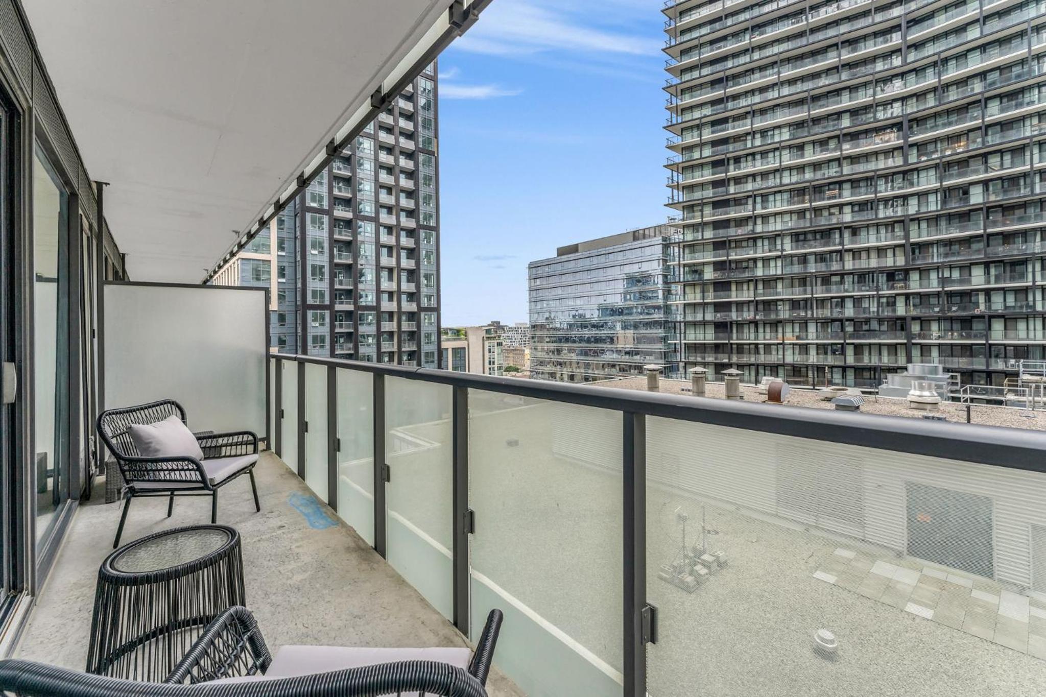 Bespoke 1BR Suite Entertainment District