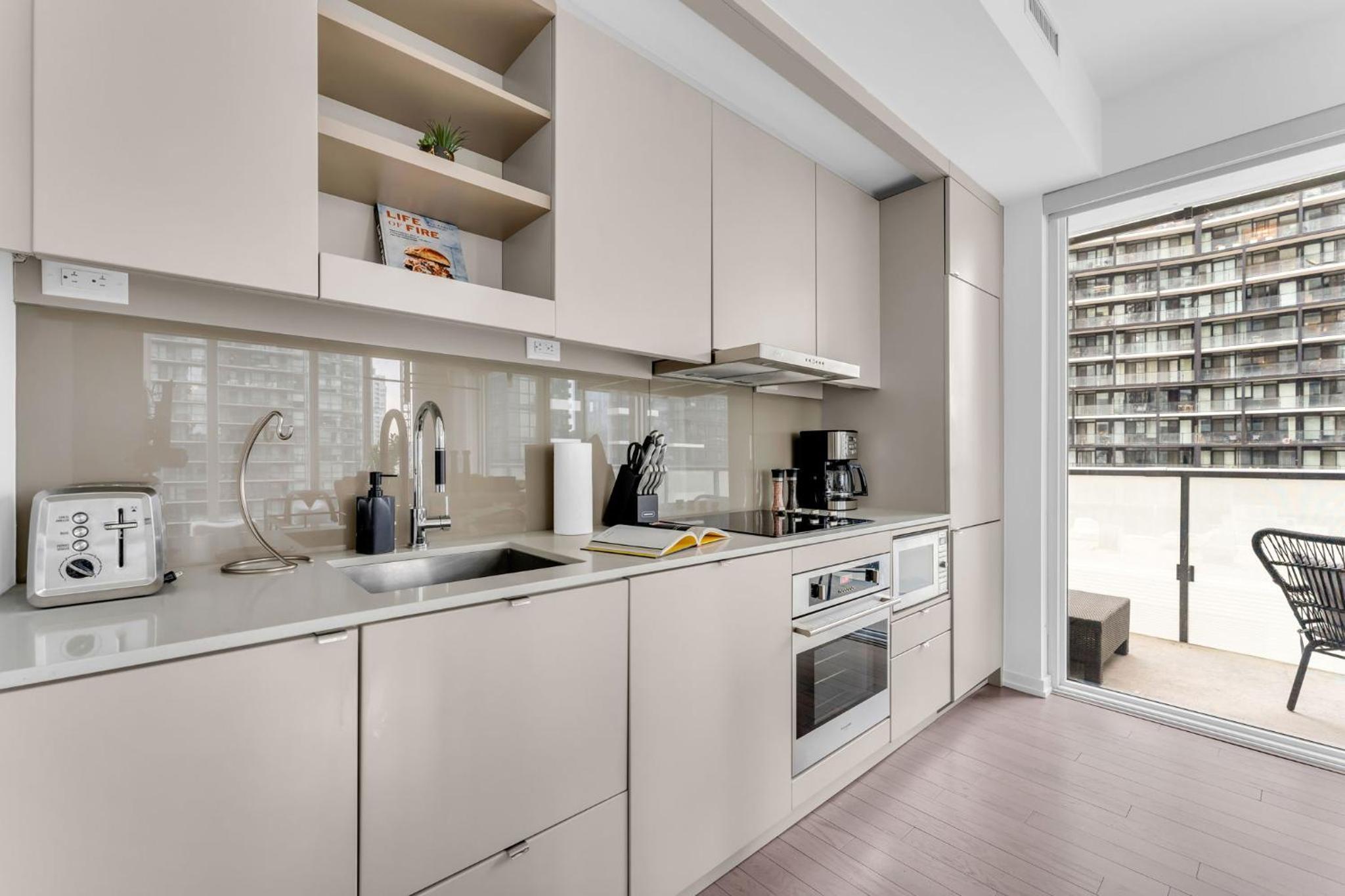 Bespoke 1BR Suite Entertainment District