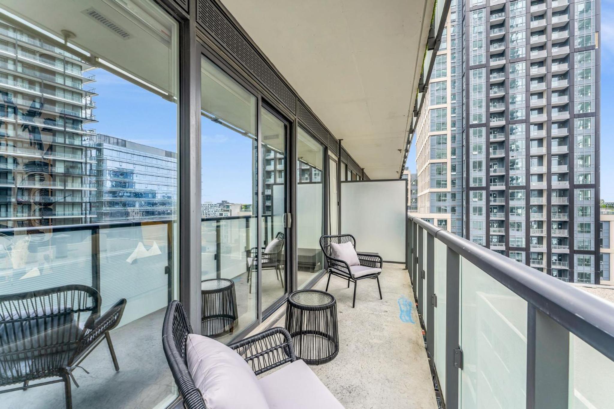 Bespoke 1BR Suite Entertainment District