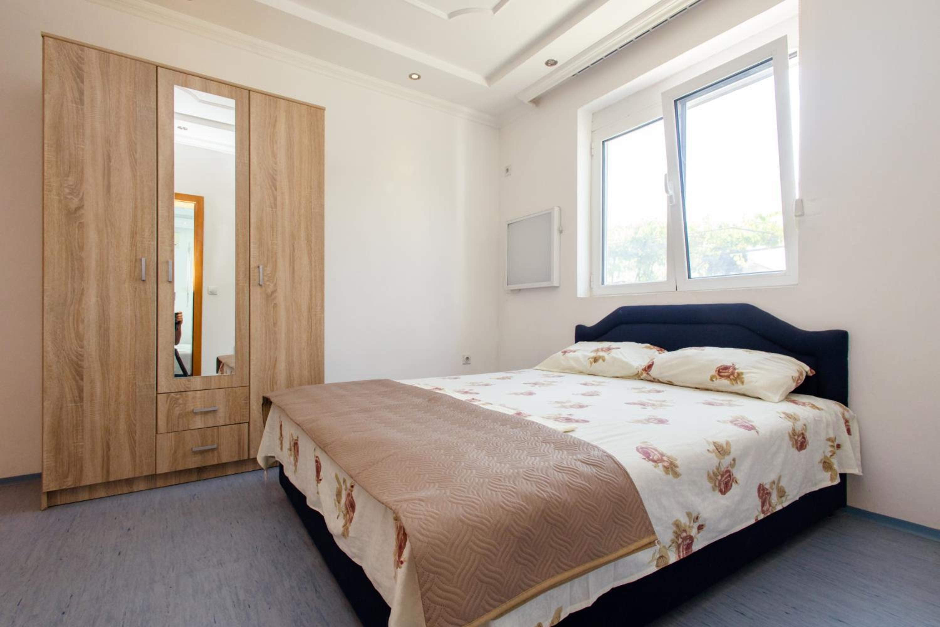Kraja Apartments