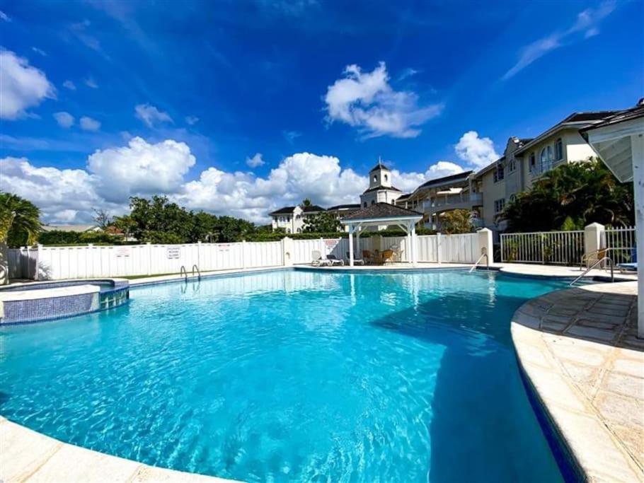 Luxury 3 Br 3 Bth Townhouse in Gated Community