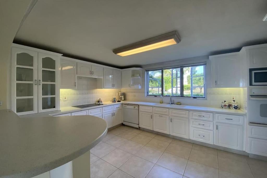 Luxury 3 Br 3 Bth Townhouse in Gated Community