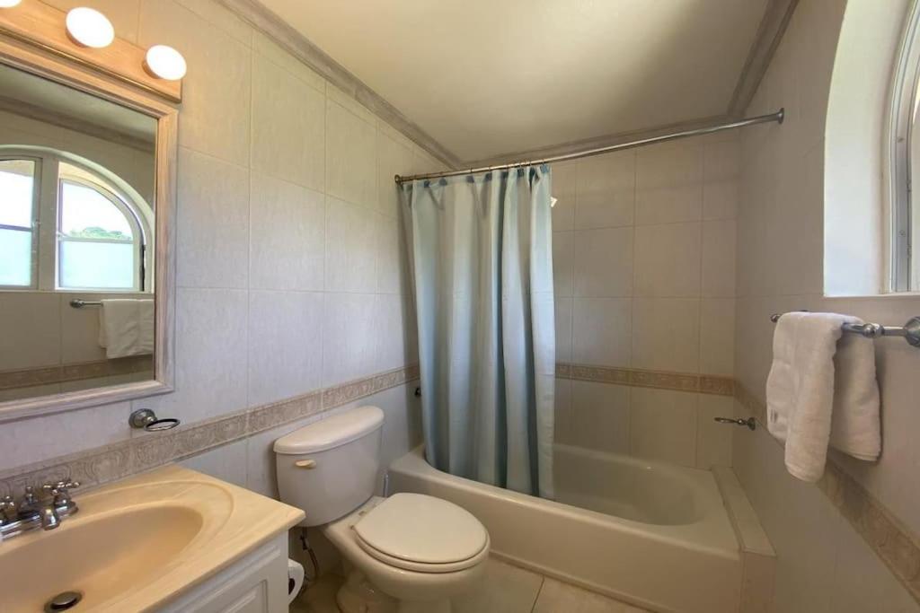 Luxury 3 Br 3 Bth Townhouse in Gated Community