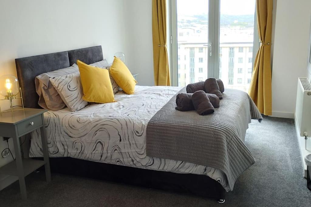 The Green Top flat with parking included amazing views and perfect location view 2