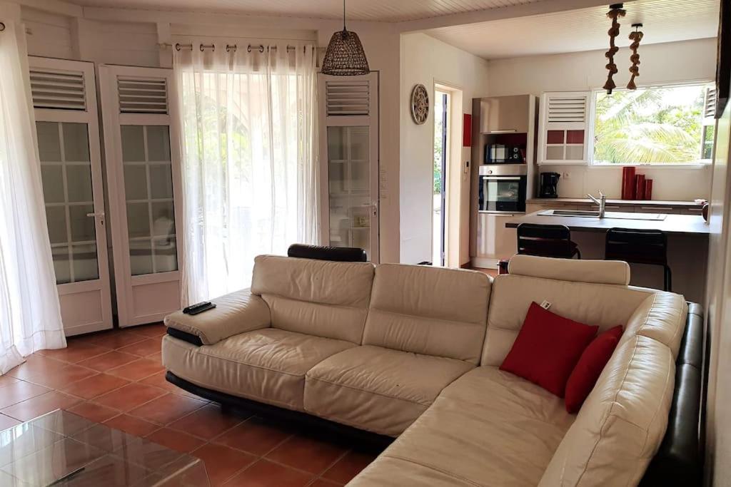 Villa Pakala au Diamant-jolie villa avec piscine et jardin
