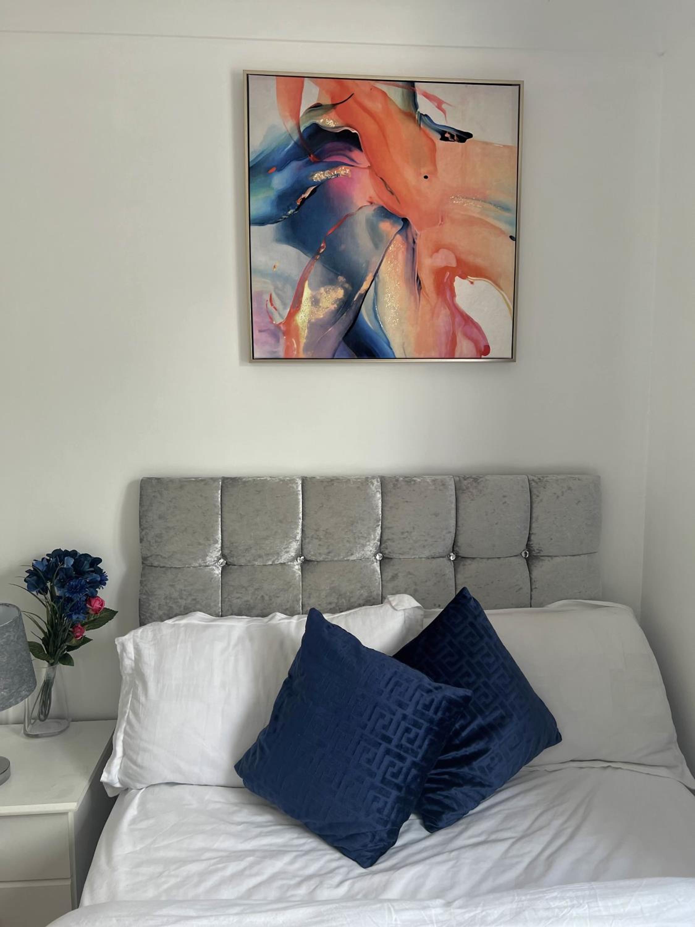 Luxury Rooms And An En-Suite Room With Free WI-FI Clarendon Way view 2
