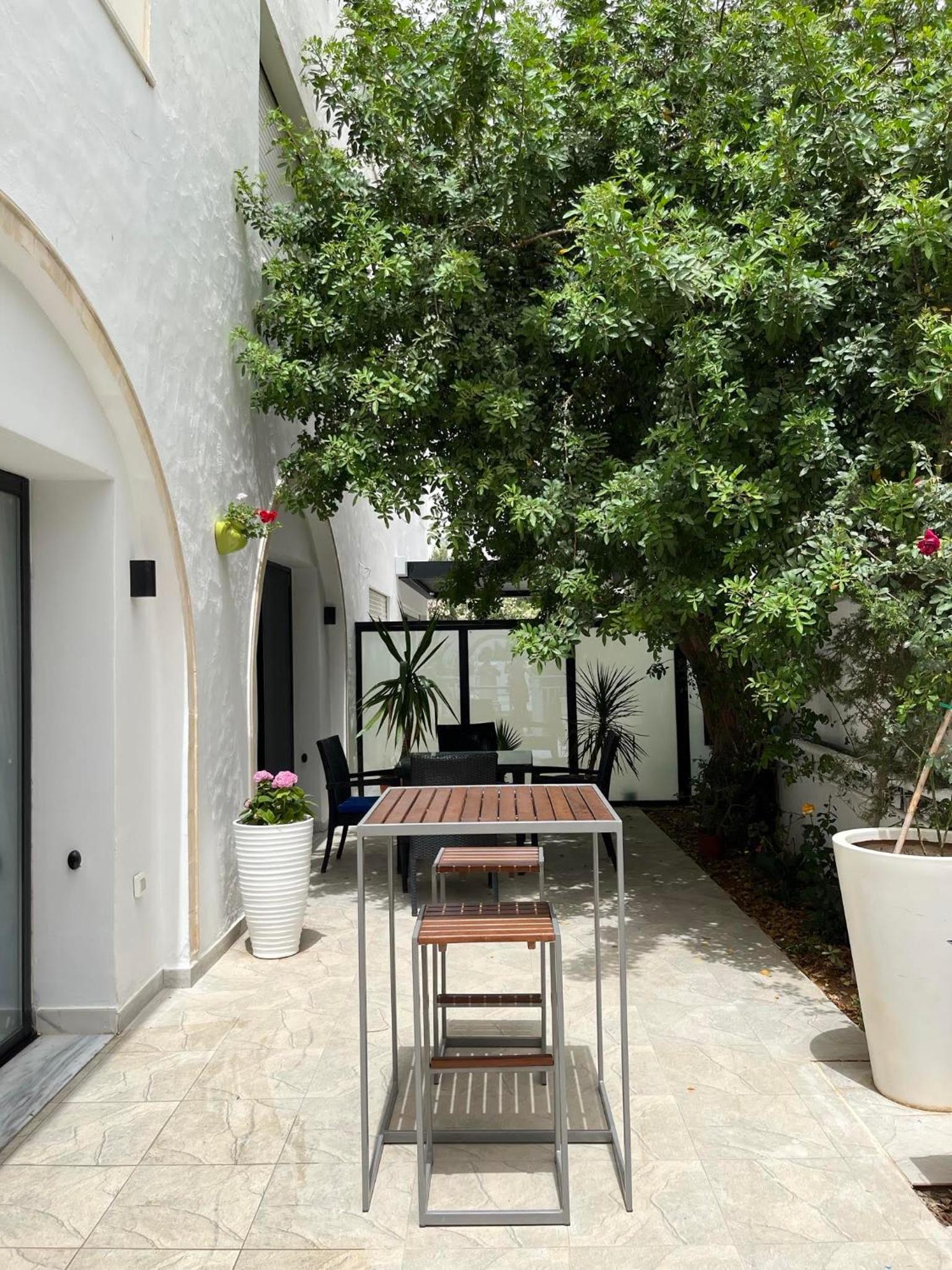 Luxueux Appartement 70m2-Rez de chaussée- pied dans l'eau-10 m de la Piscine collective- centre ville d'Hammamet,dans la partie residentielle de l'hôtel Da view 2