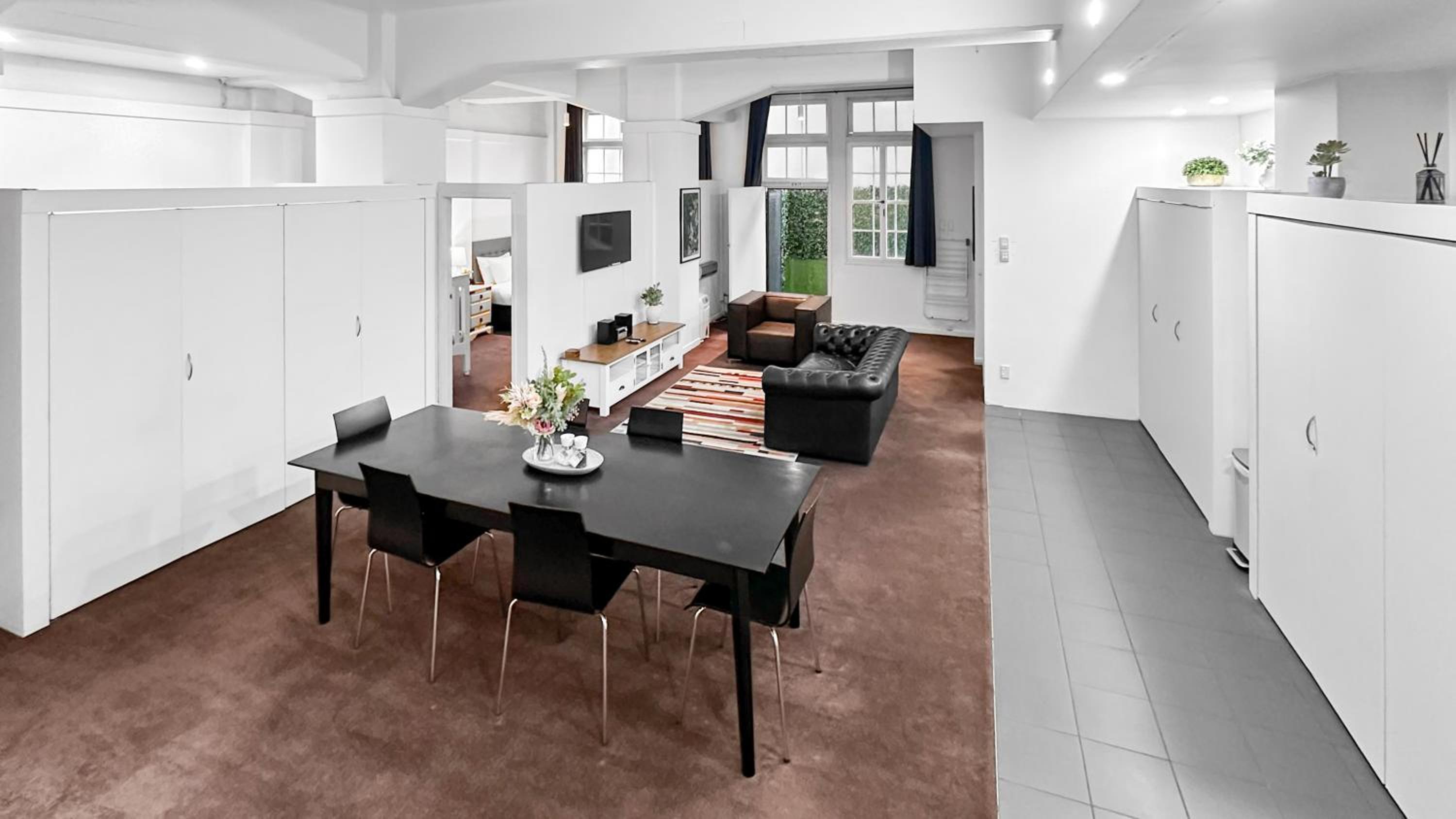 Maison Marvel l Enormous Loft Apt l Heart of City view 3