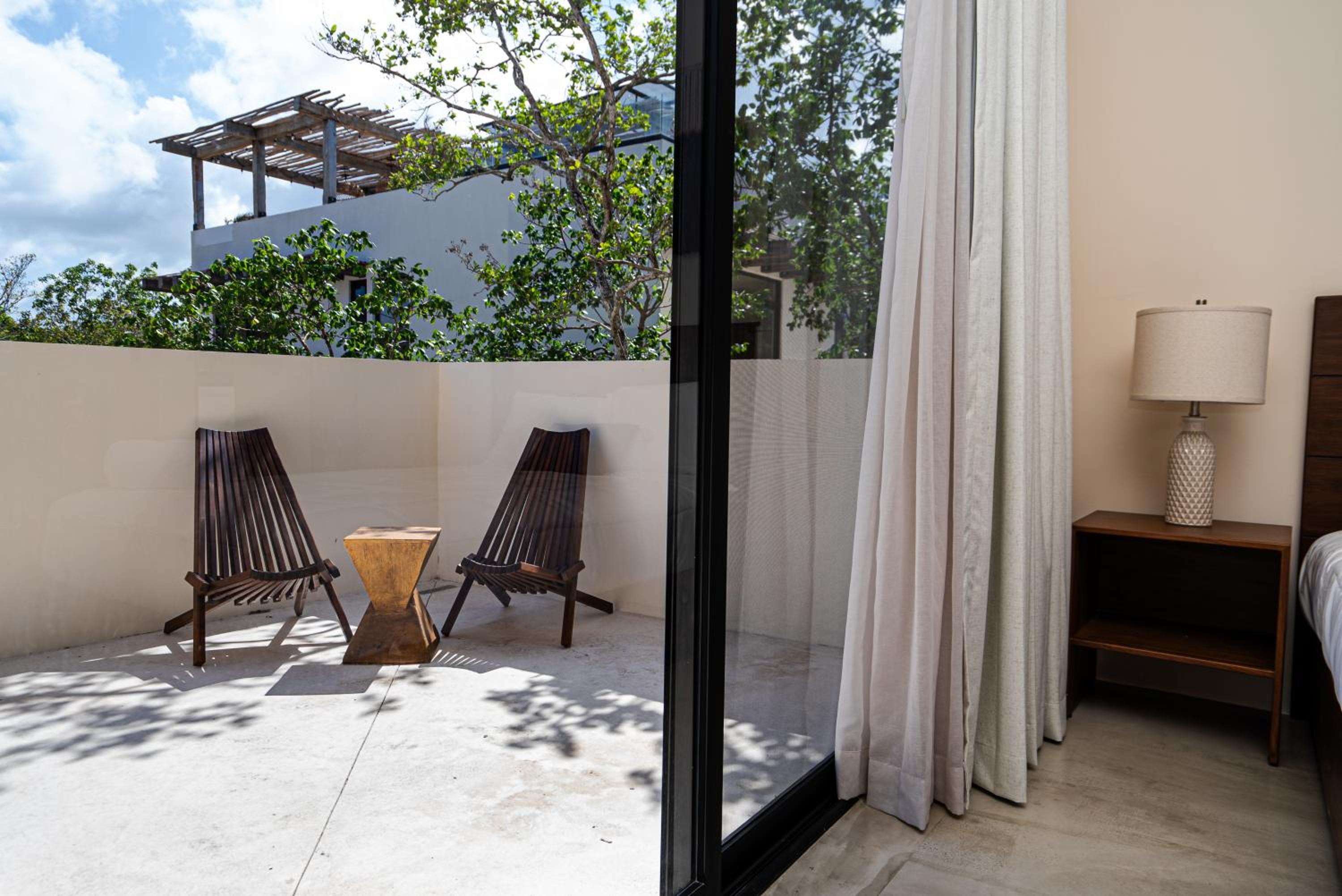 Penthouse with private jungle, pool, downtown
