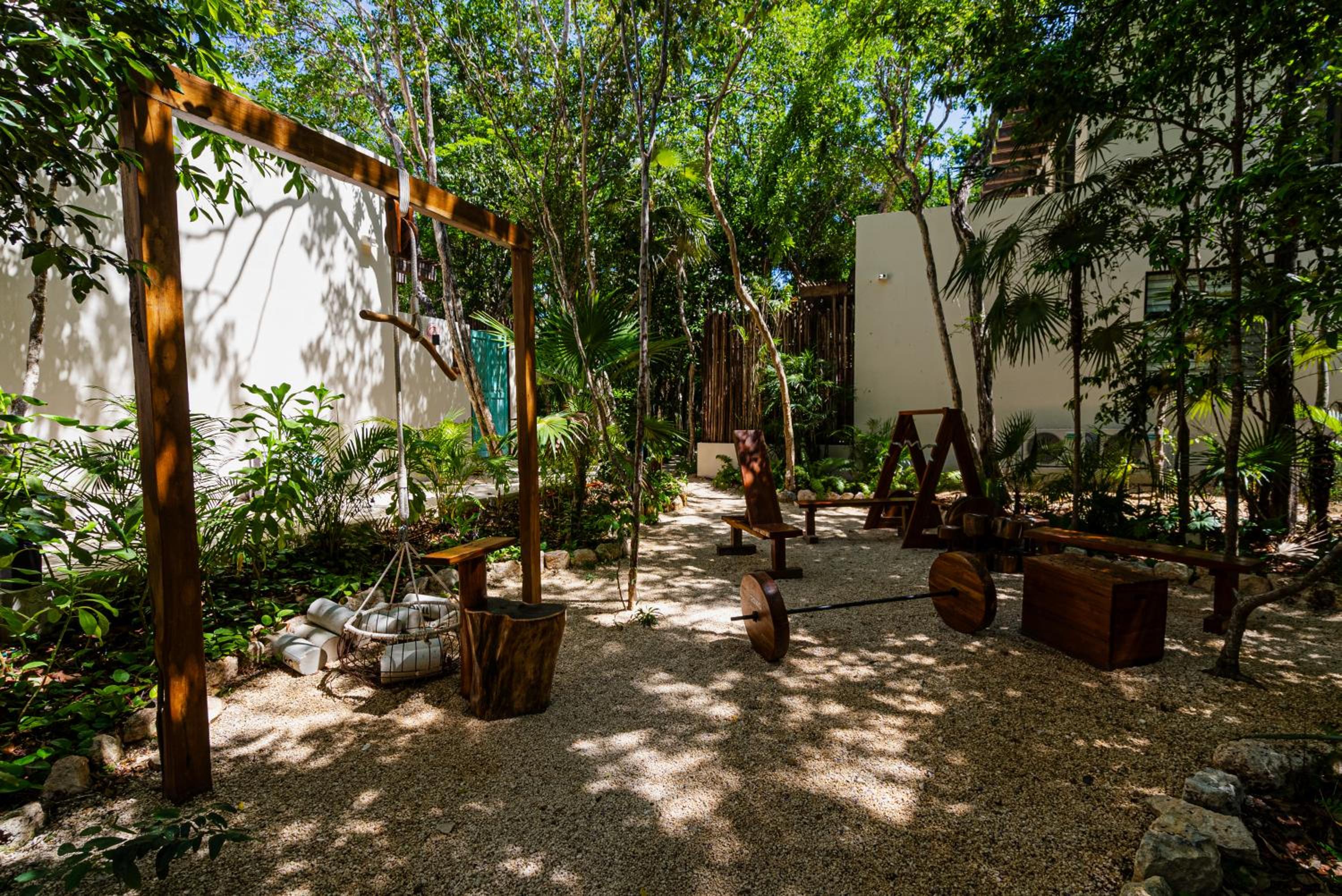 Penthouse with private jungle, pool, downtown