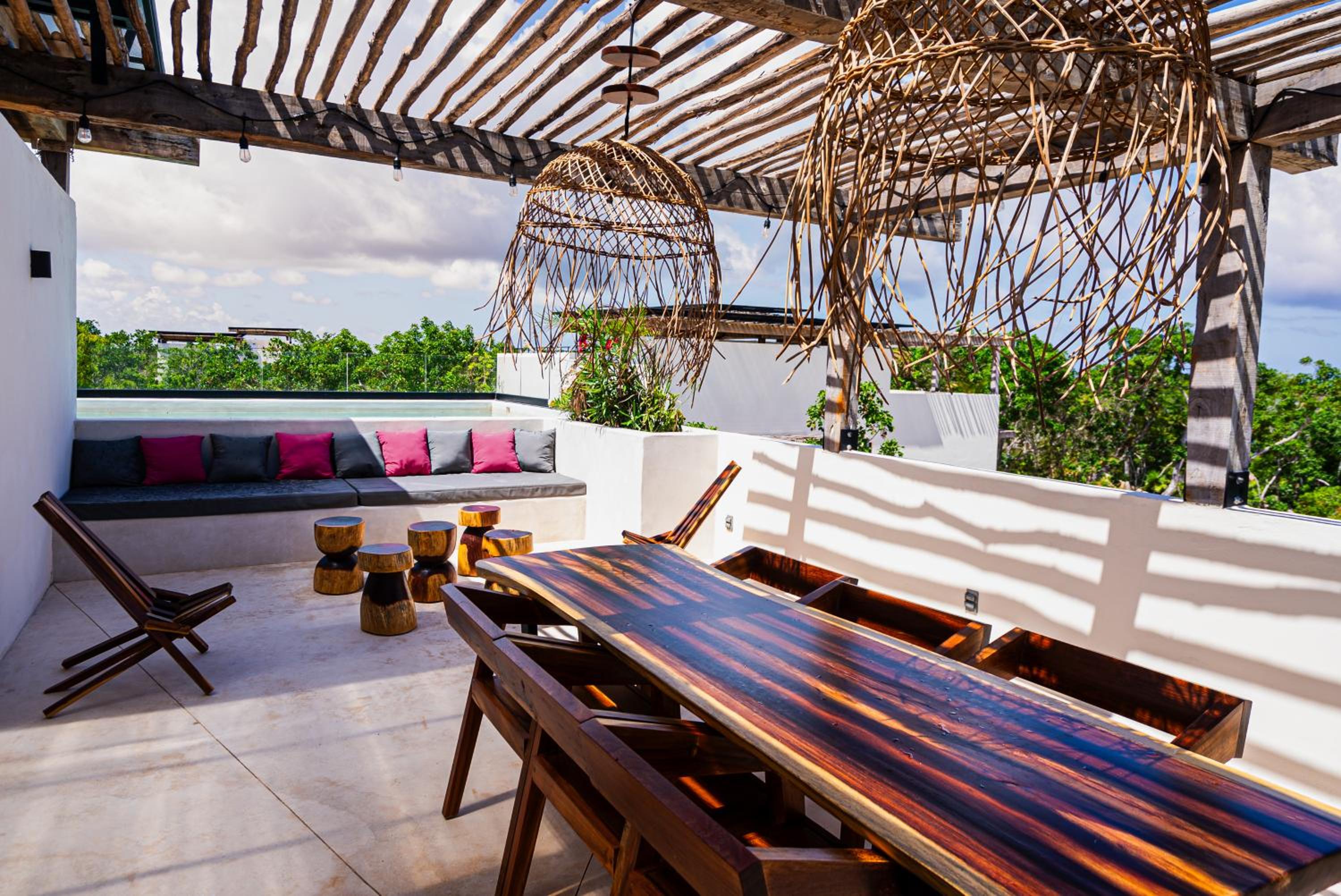Penthouse with private jungle, pool, downtown