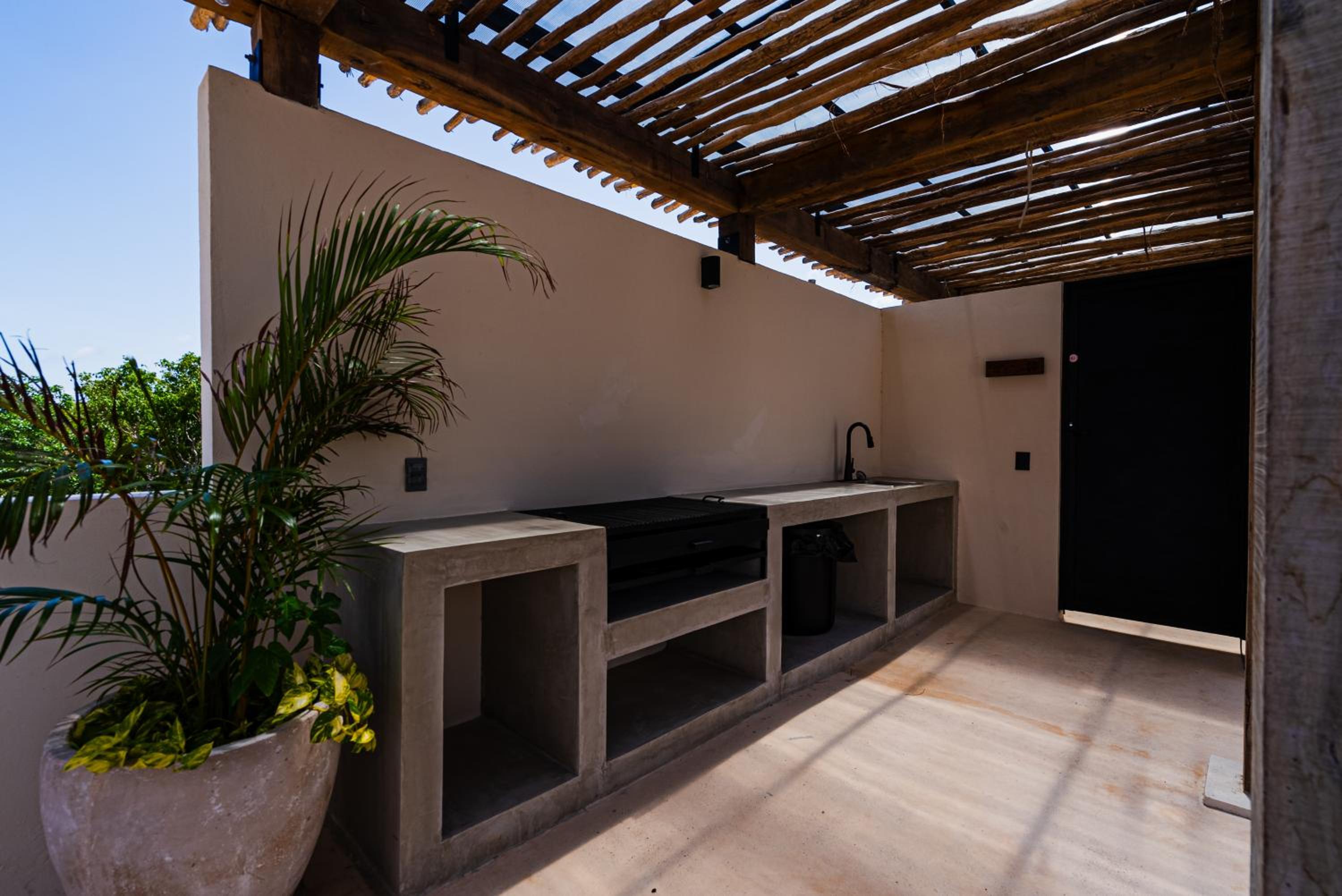 Penthouse with private jungle, pool, downtown