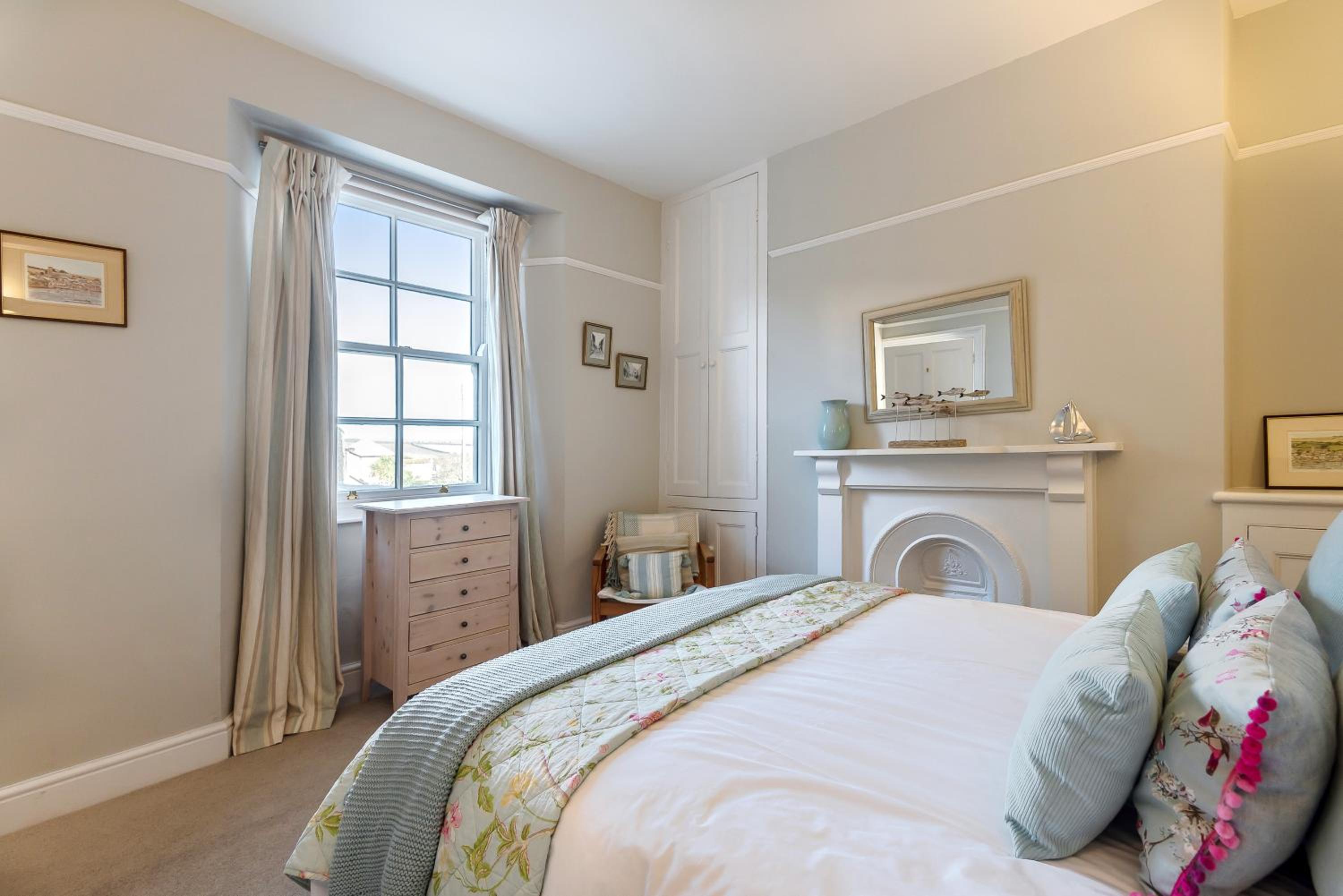 Dorset House, Salcombe, with Free Parking