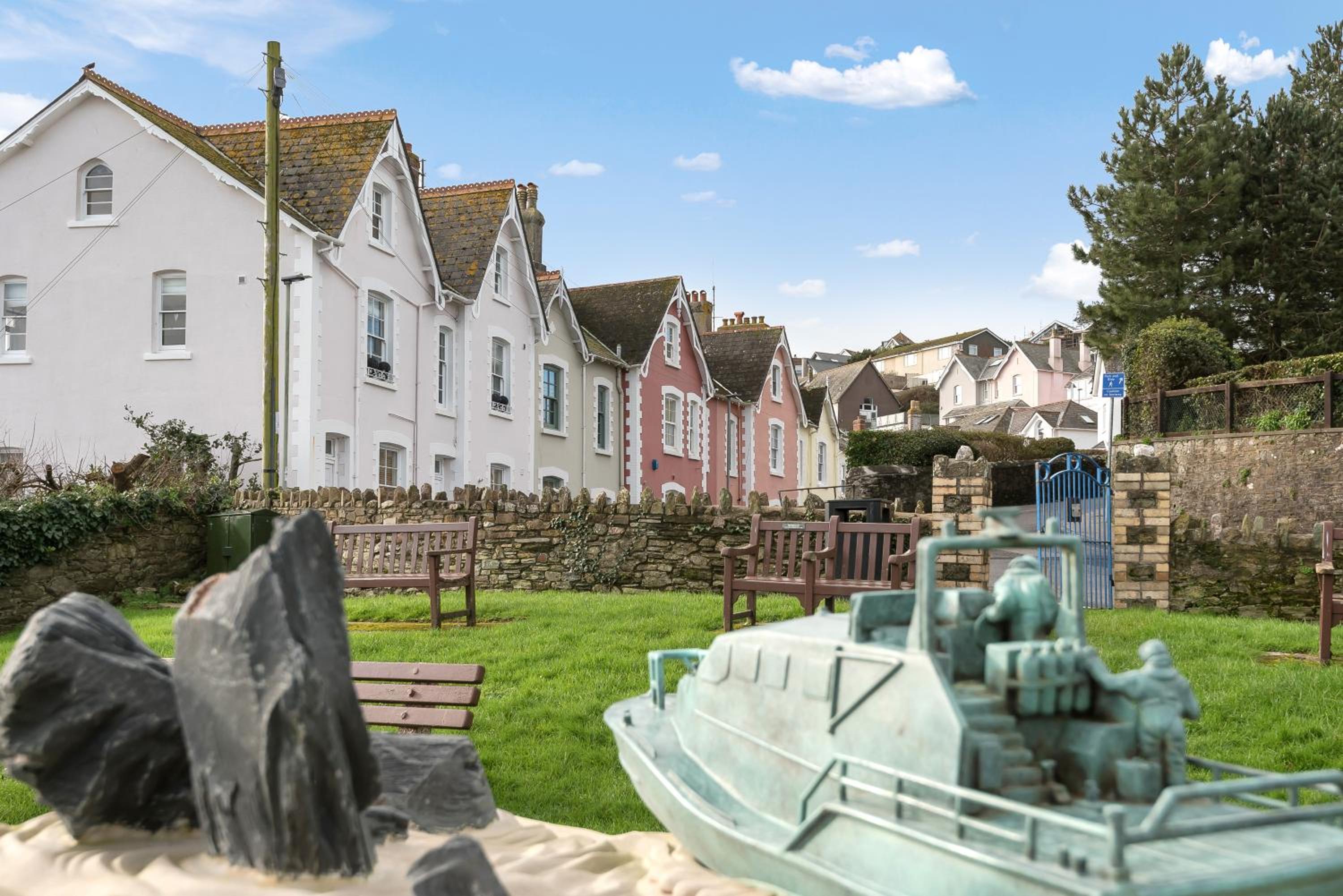 Dorset House, Salcombe, with Free Parking