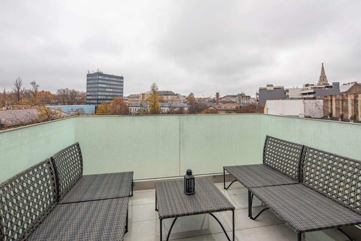 Modern bright central place with terrace