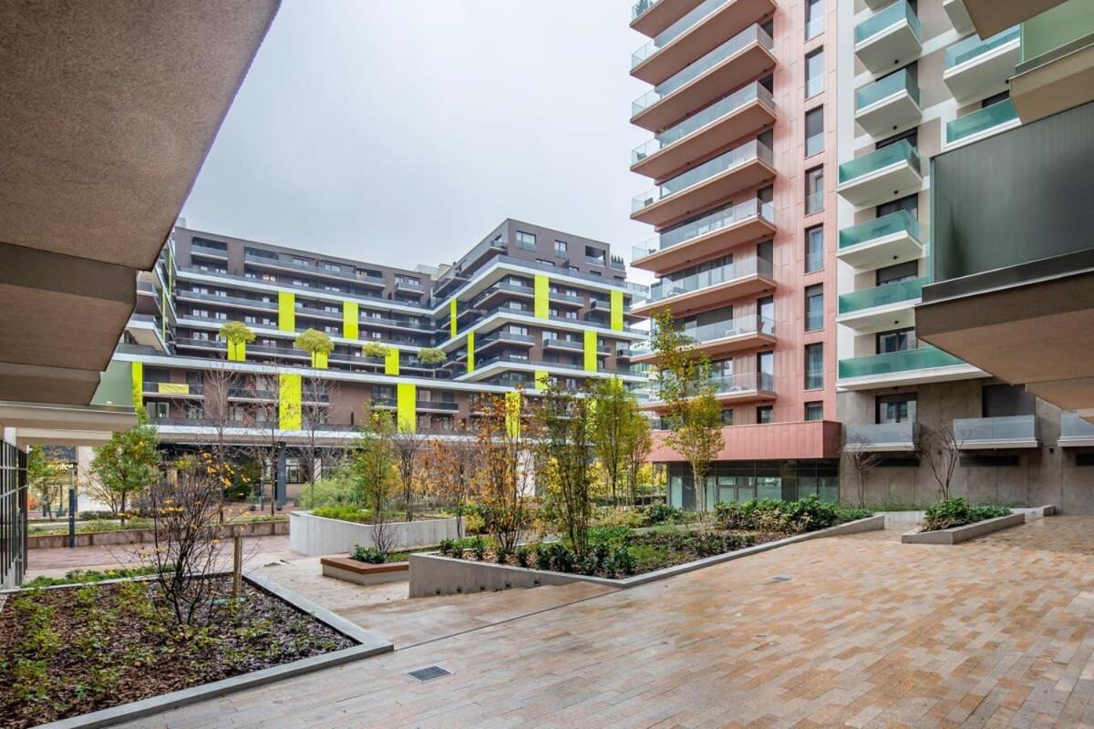 Modern bright central place with terrace