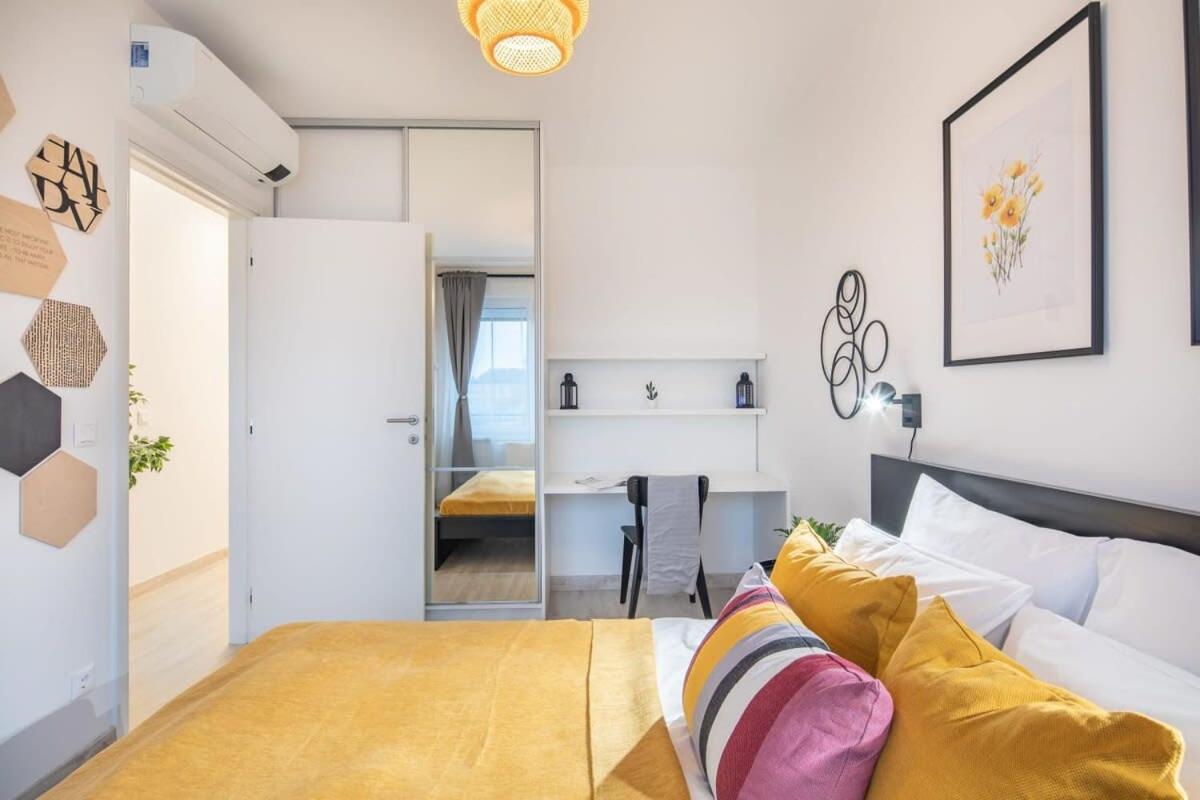 Modern bright central place with terrace