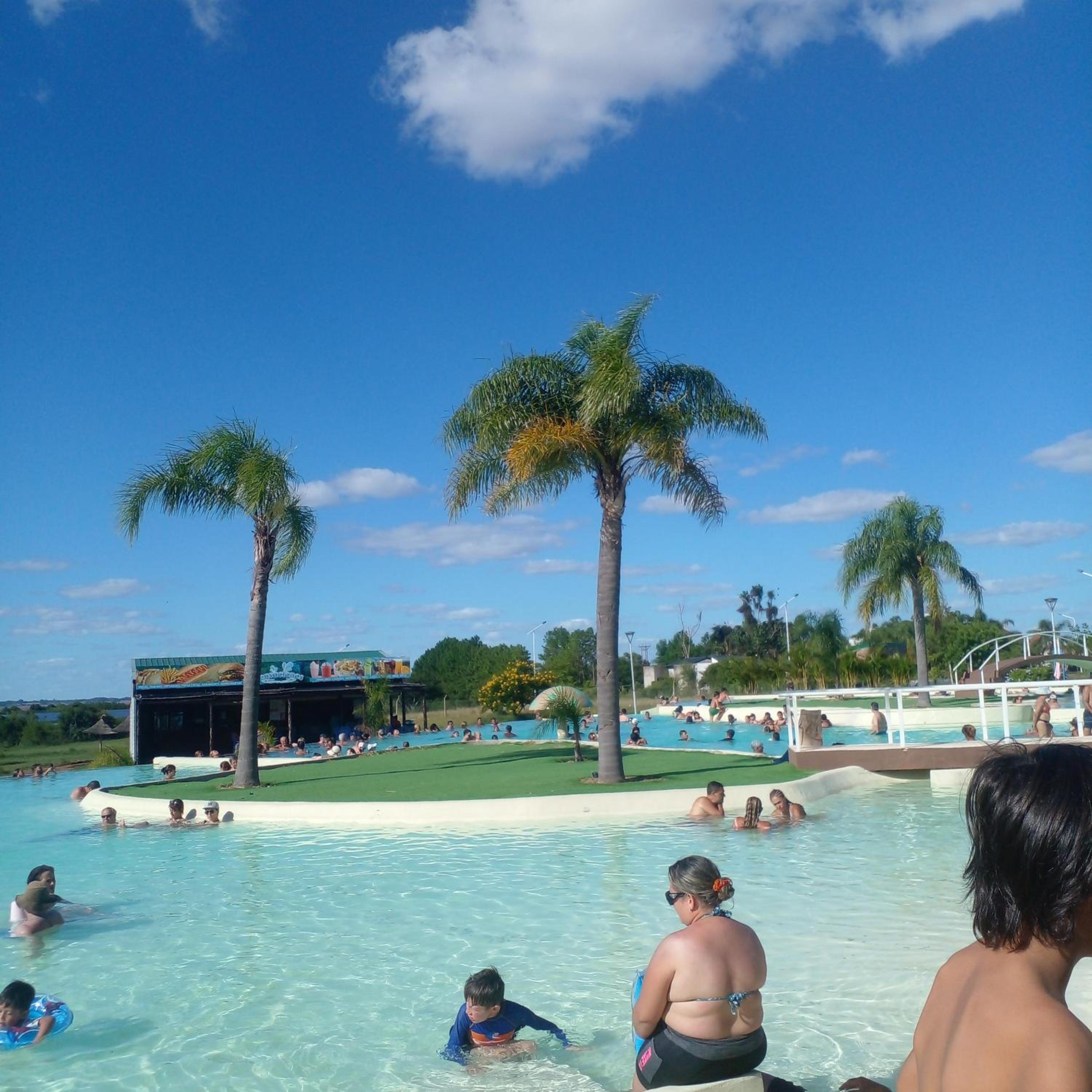La gruta y El lago
