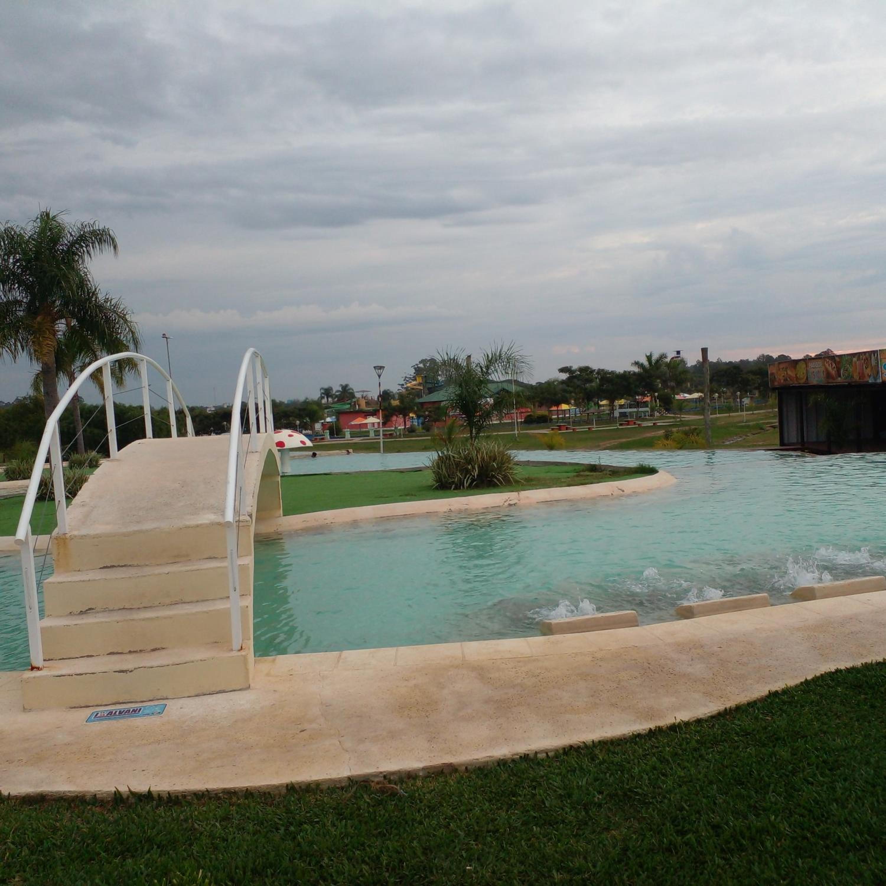 La gruta y El lago