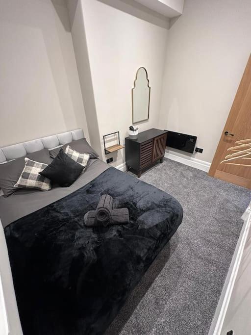 Stunning Sea View Apartment With Balcony & Parking view 4