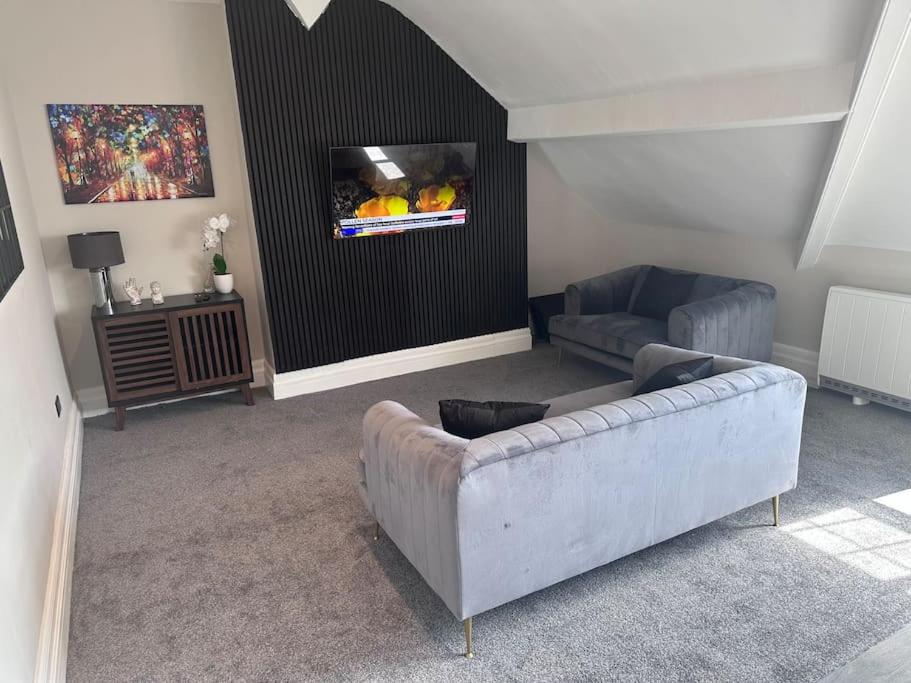 Stunning 2 Bedroom Sea View Apartment With Parking view 3