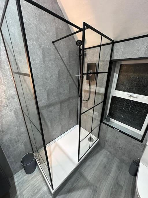Stunning 2 Bedroom Sea View Apartment With Parking view 4