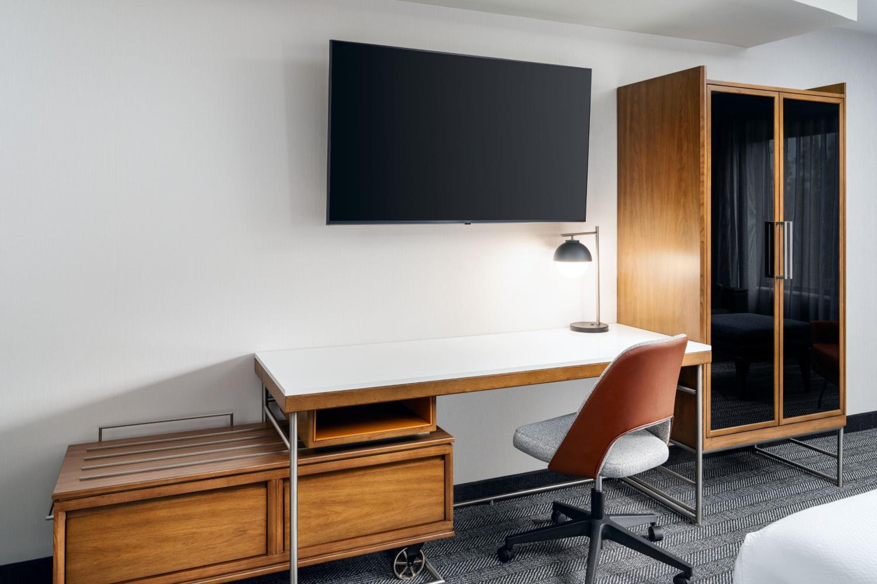 Kingston Vacations - Courtyard by Marriott Kingston - Property Image 26