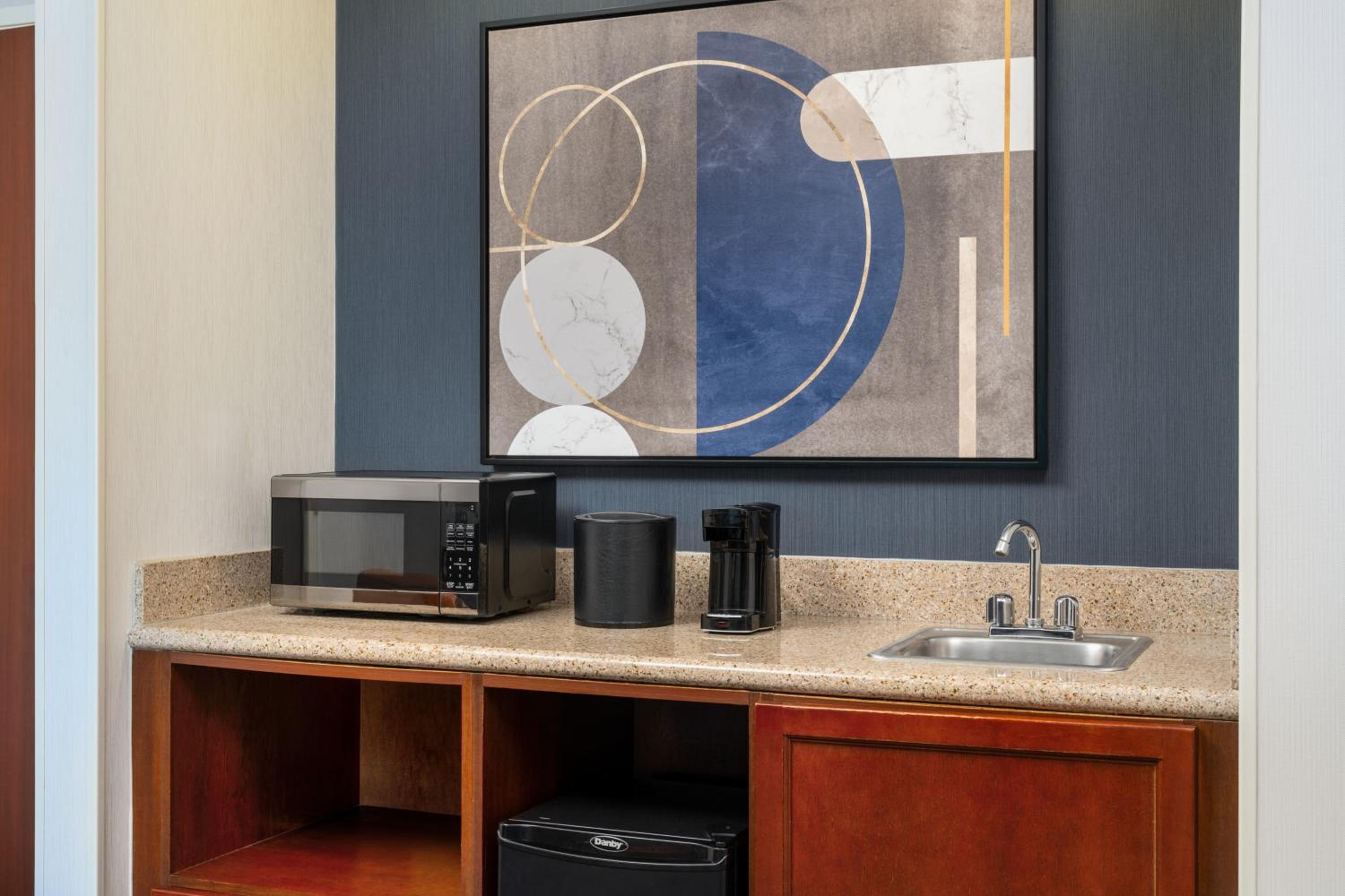 Kingston Vacations - Courtyard by Marriott Kingston - Property Image 34