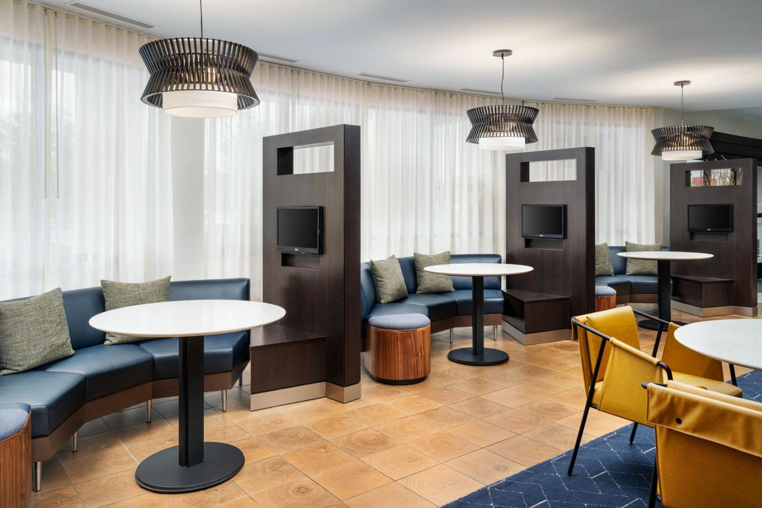 Kingston Vacations - Courtyard by Marriott Kingston - Property Image 35