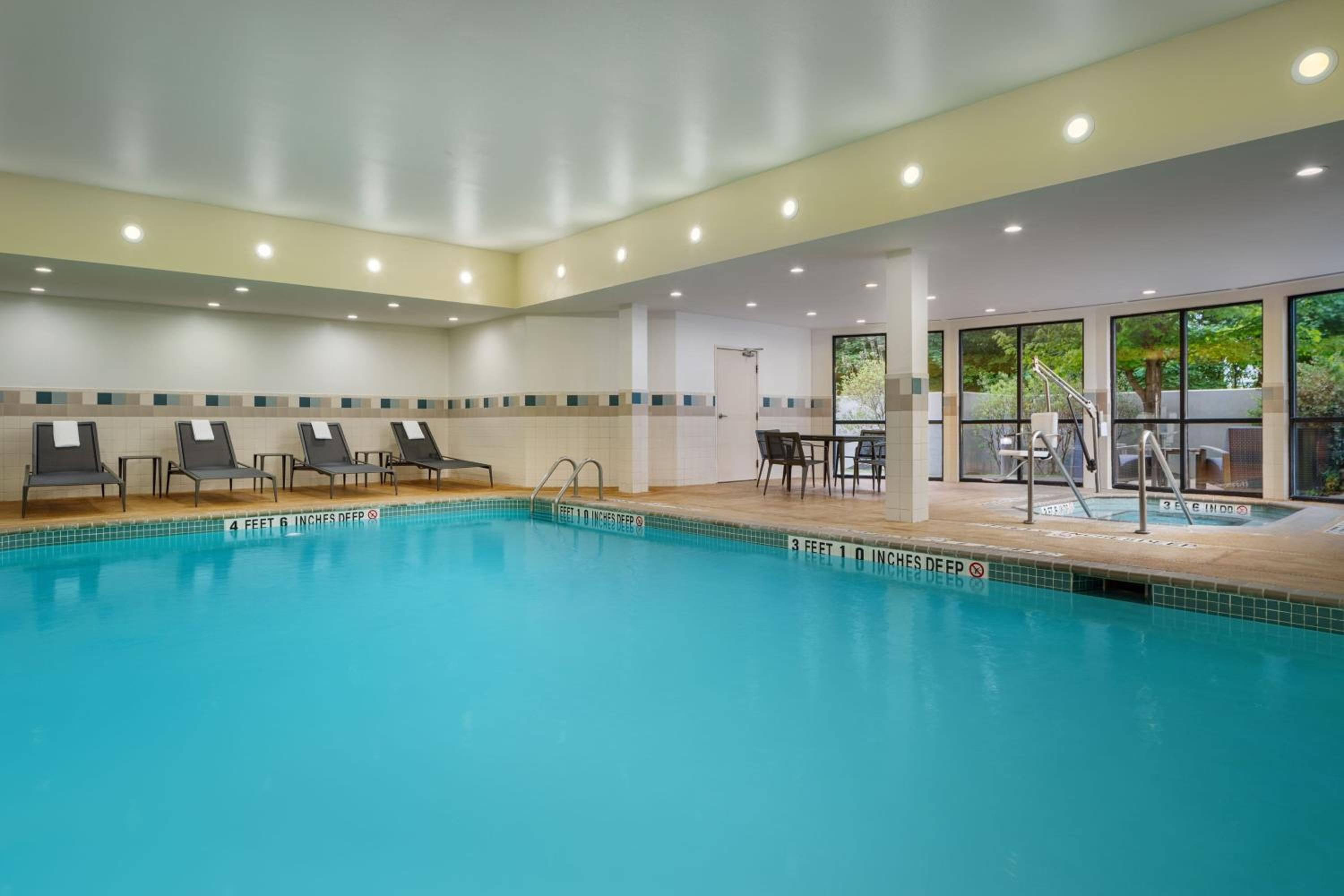 Kingston Vacations - Courtyard by Marriott Kingston - Property Image 47