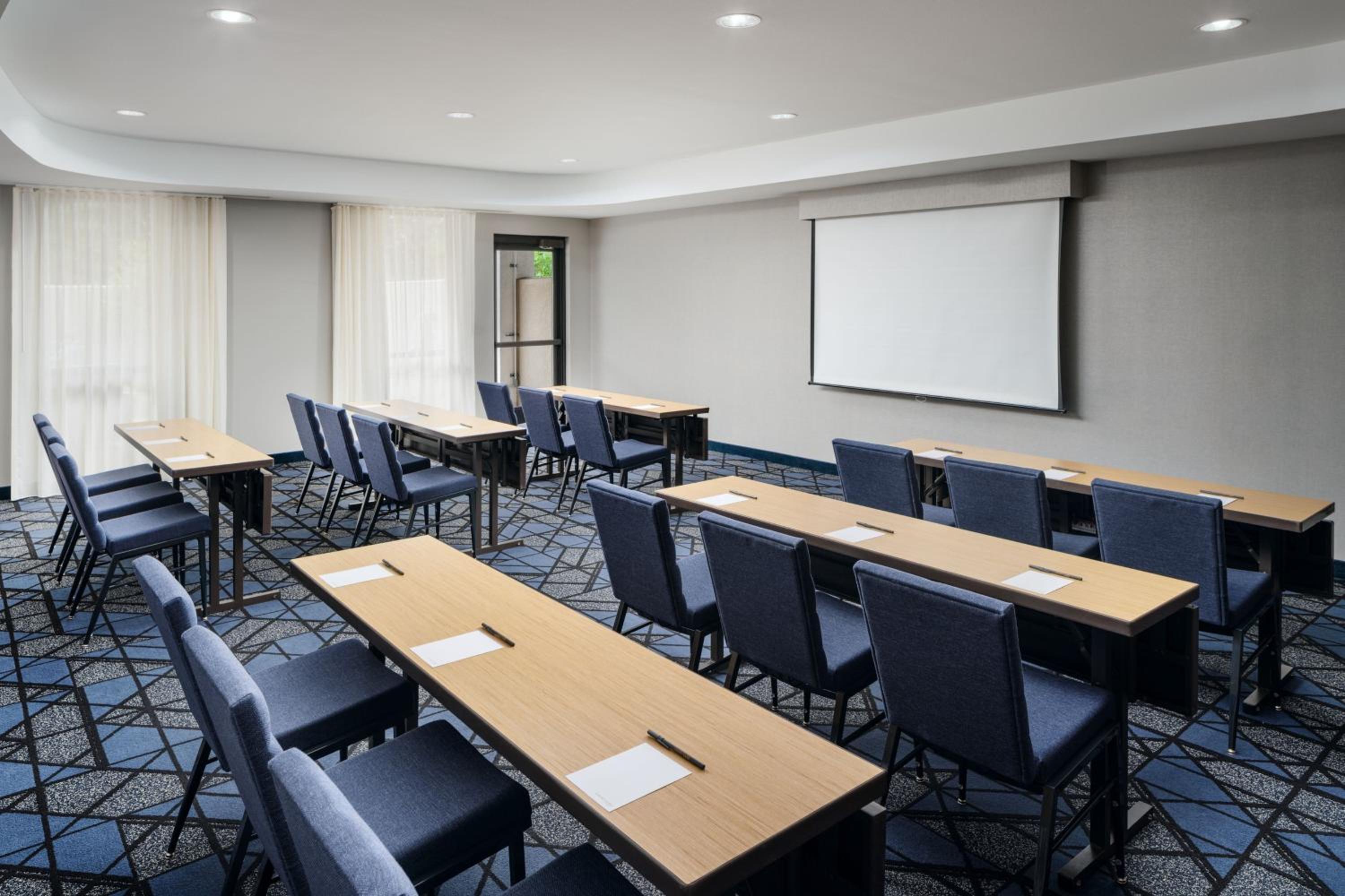 Kingston Vacations - Courtyard by Marriott Kingston - Property Image 52