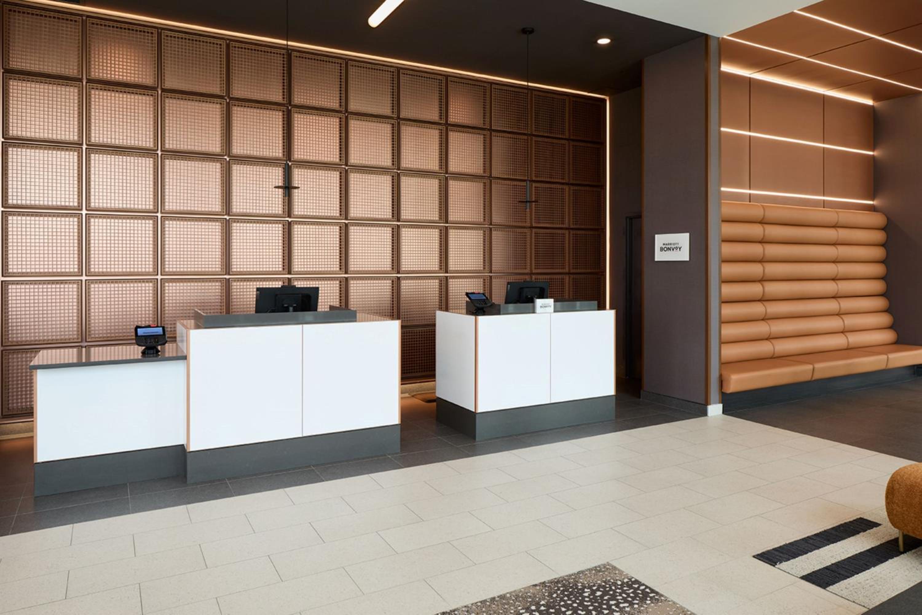 Courtyard by Marriott Montreal Laval - Property Image 2