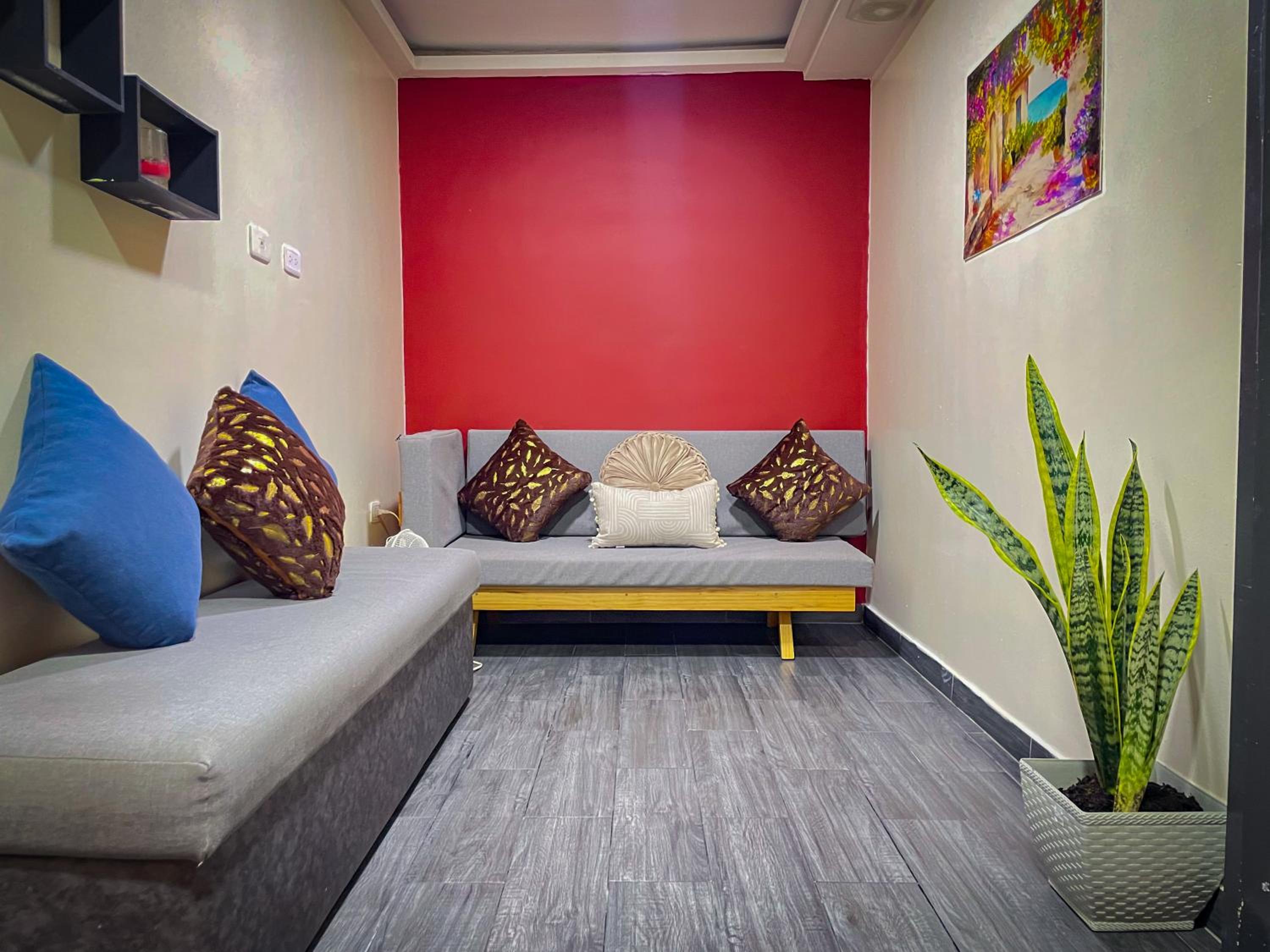Red apartment excelente ubicacion Laurles Los molinos