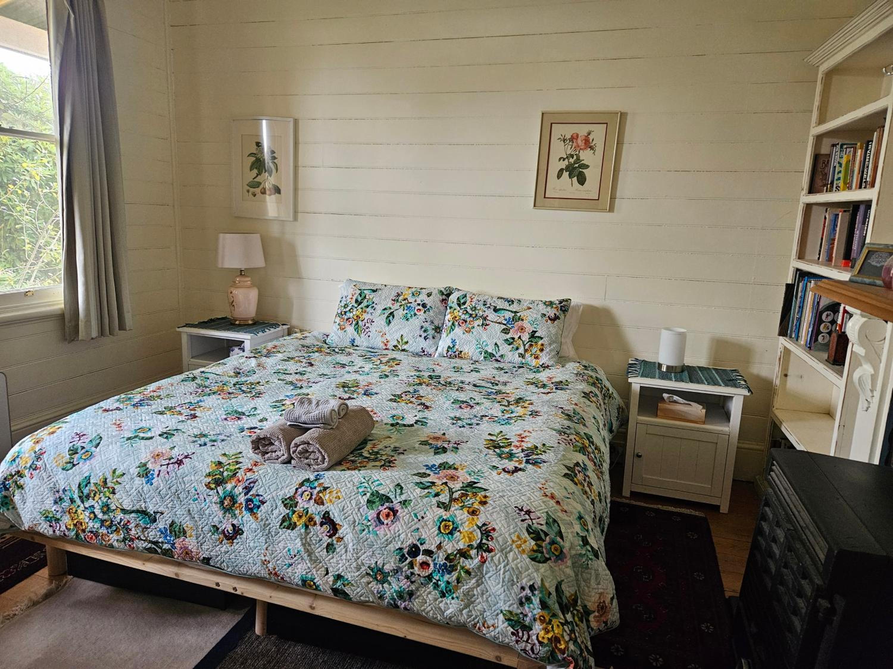 Temora House- classic, pet friendly, close to town
