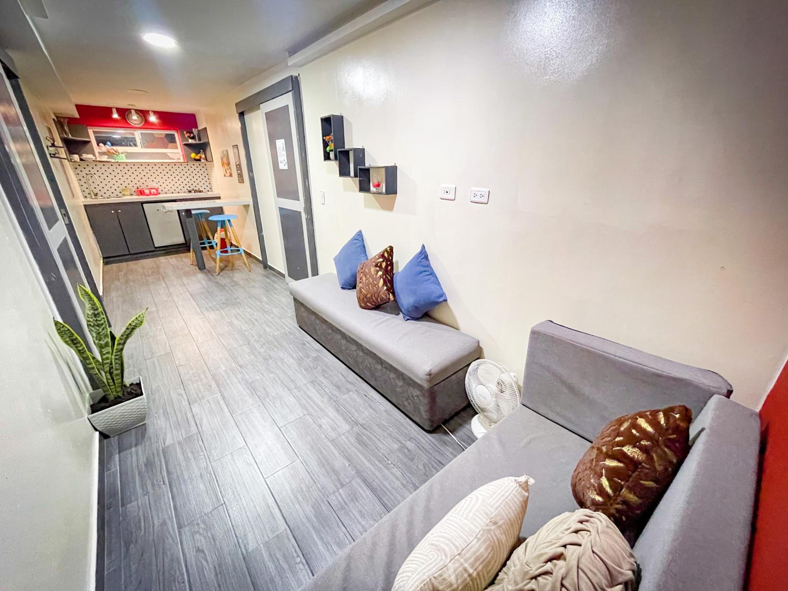 Red apartment excelente ubicacion Laurles Los molinos
