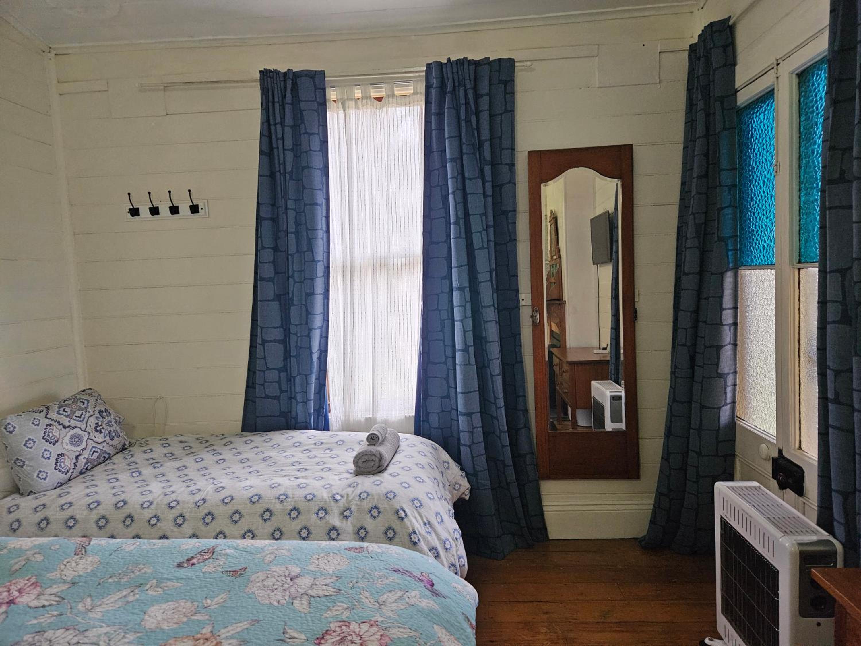 Temora House- classic, pet friendly, close to town