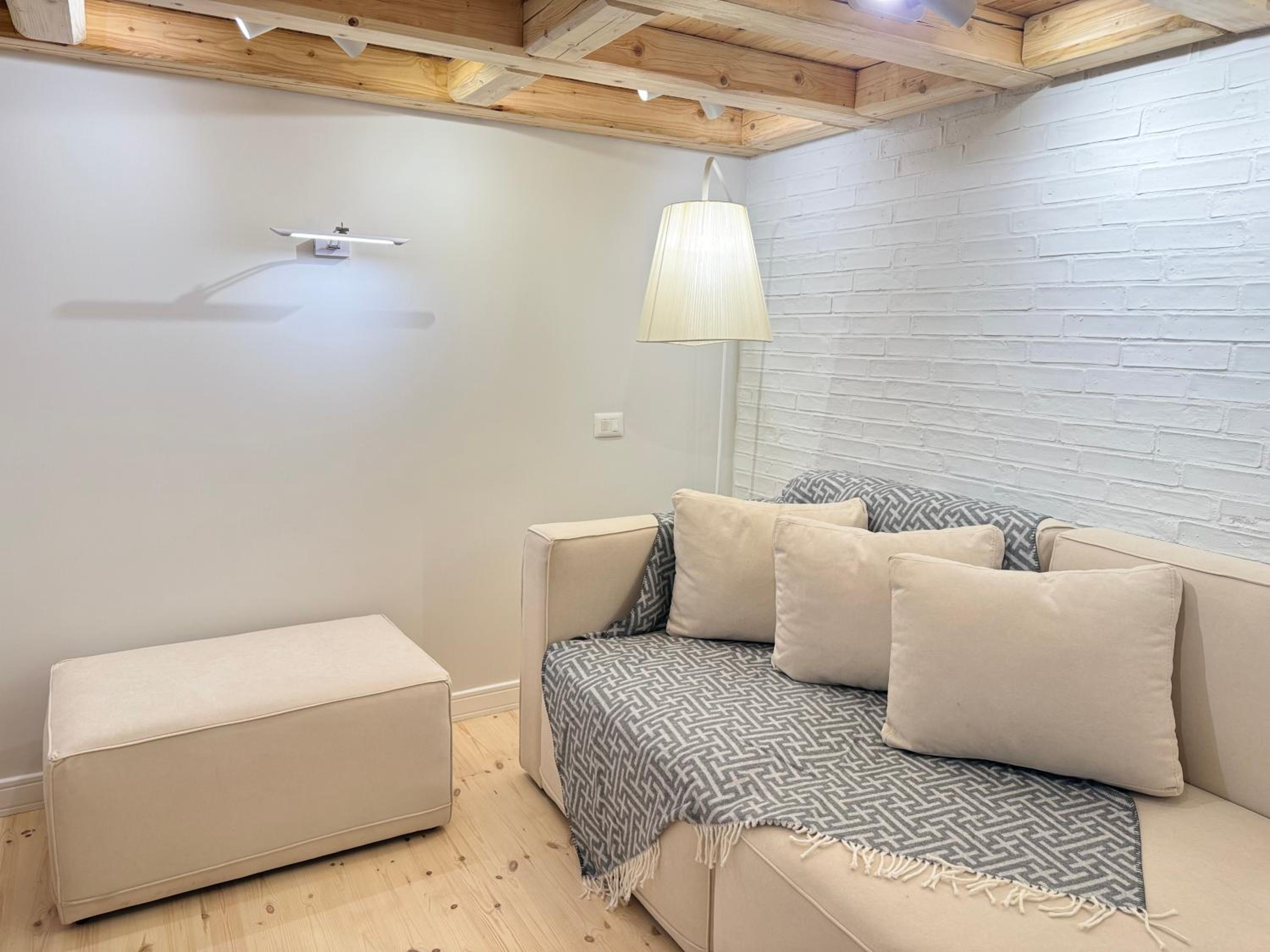 Elpis Guest House