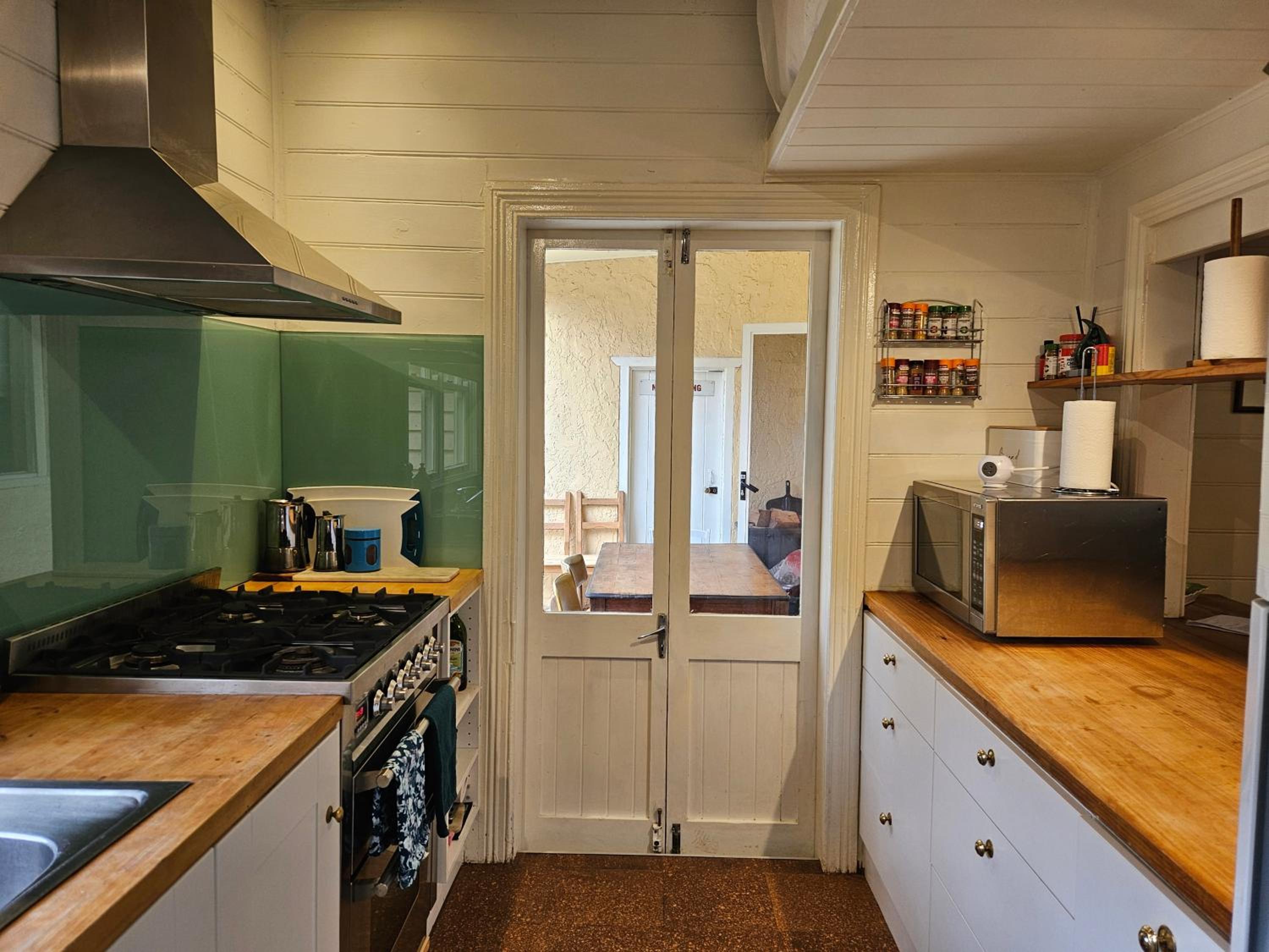 Temora House- classic, pet friendly, close to town