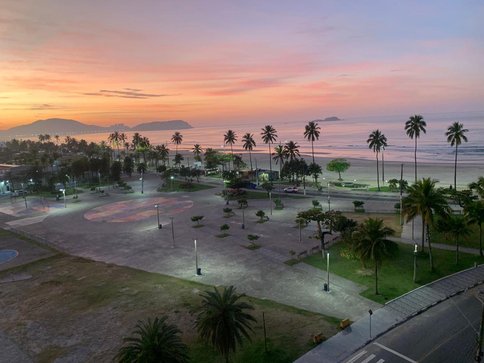 joia da enseada, com serviços de praia, de frente para o mar, 3 quartos, TV smart, piscina, academia, salão jogos, brinquedoteca, estacionamento
