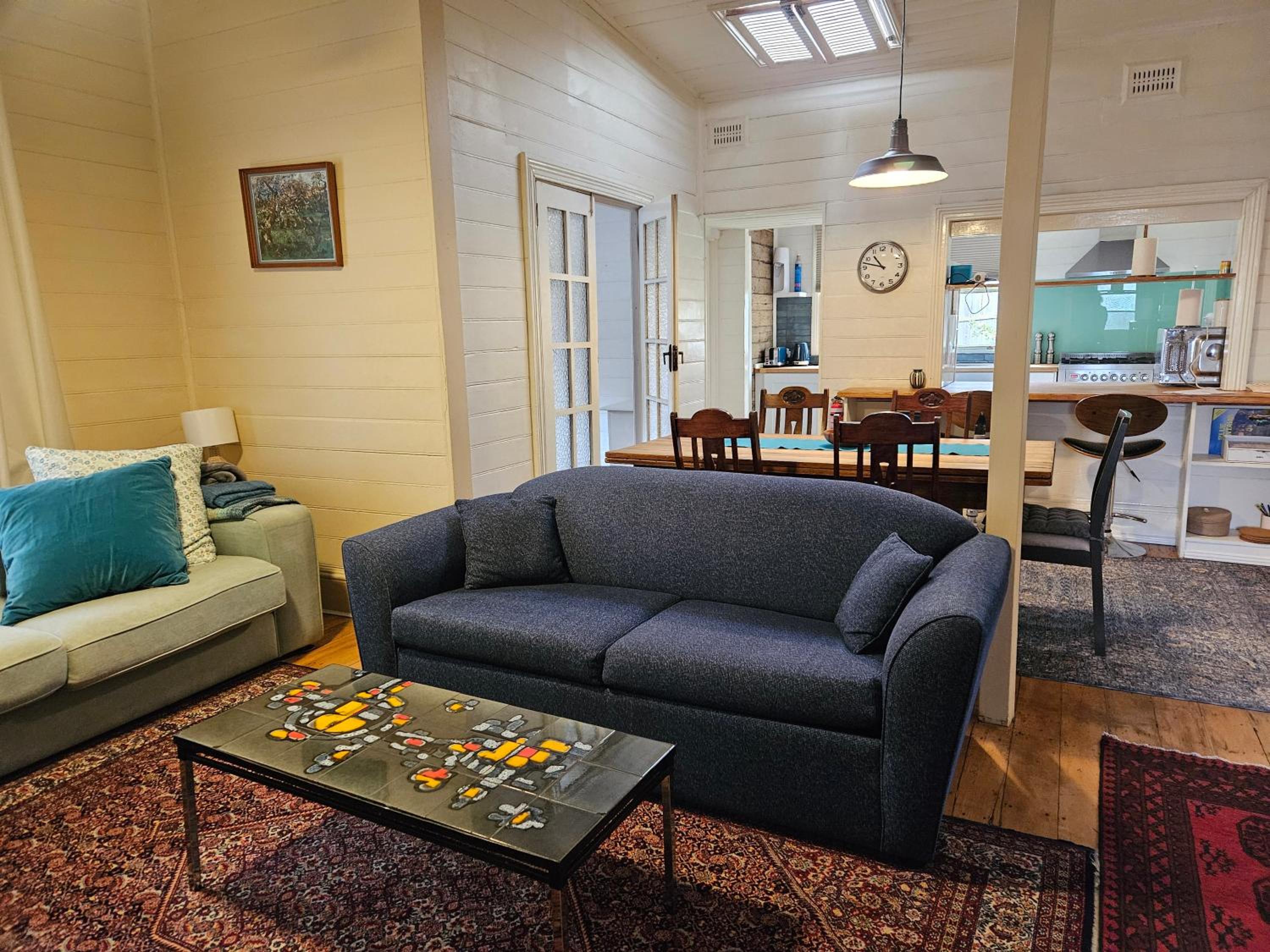 Temora House- classic, pet friendly, close to town