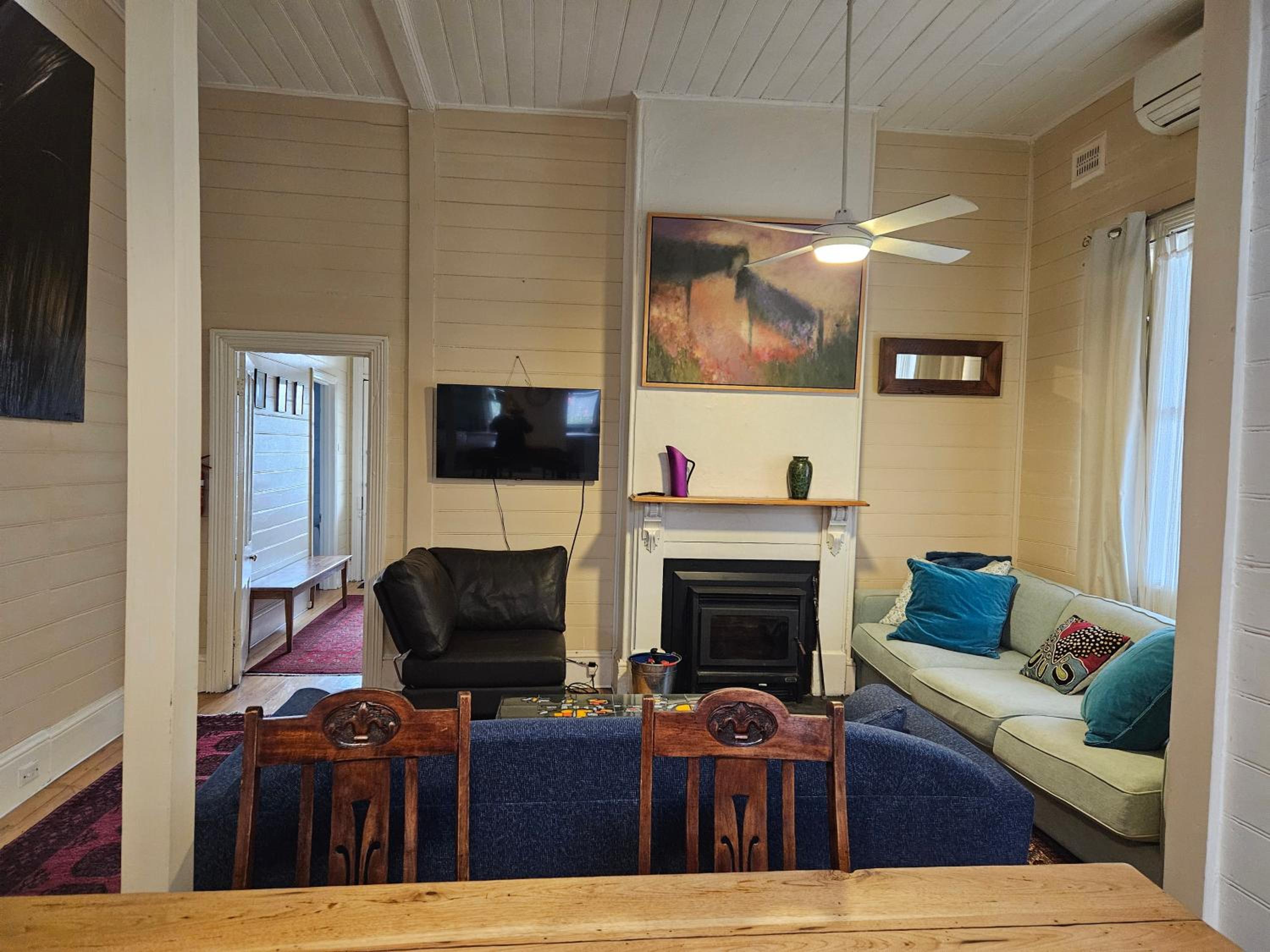 Temora House- classic, pet friendly, close to town