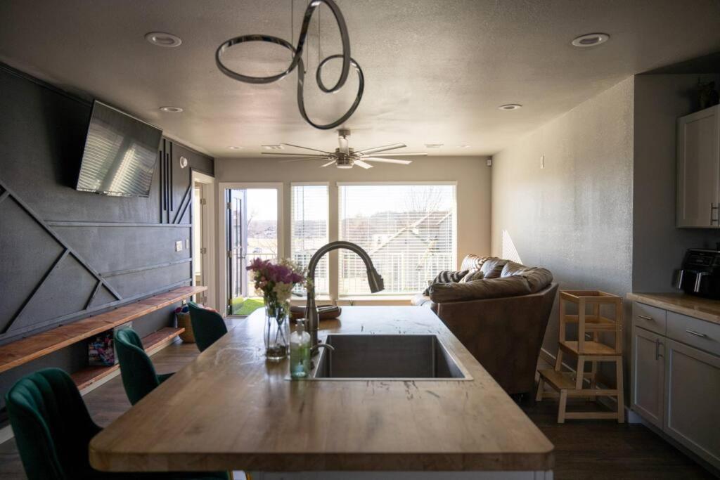 Simplistic Downtown Modern Loft